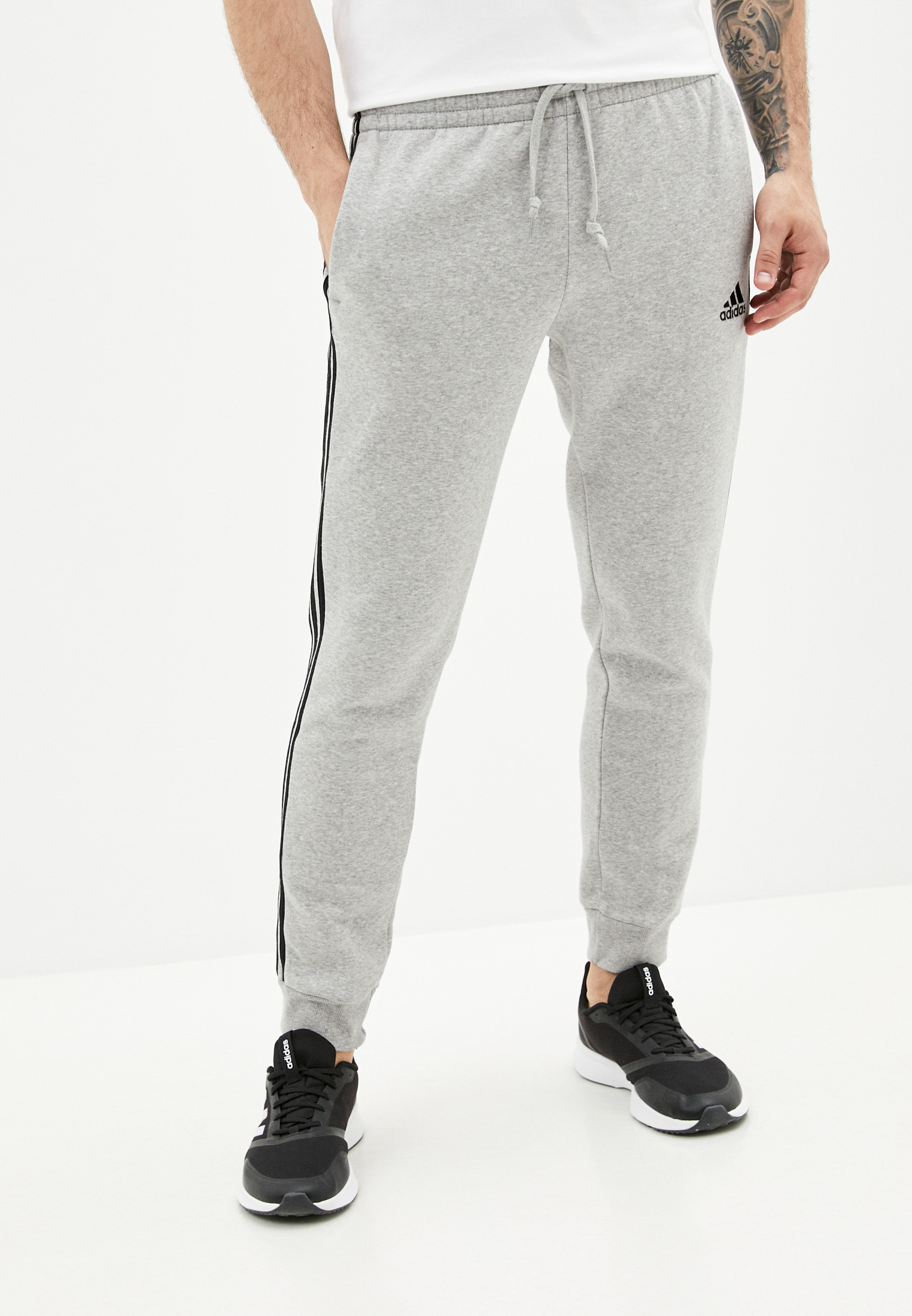 Spodnie męskie adidas Essentials Fleece szare GK8824 | Odzież i buty  sportowe \\ Spodnie sportowe | - eHurtowniaSportowa24.pl