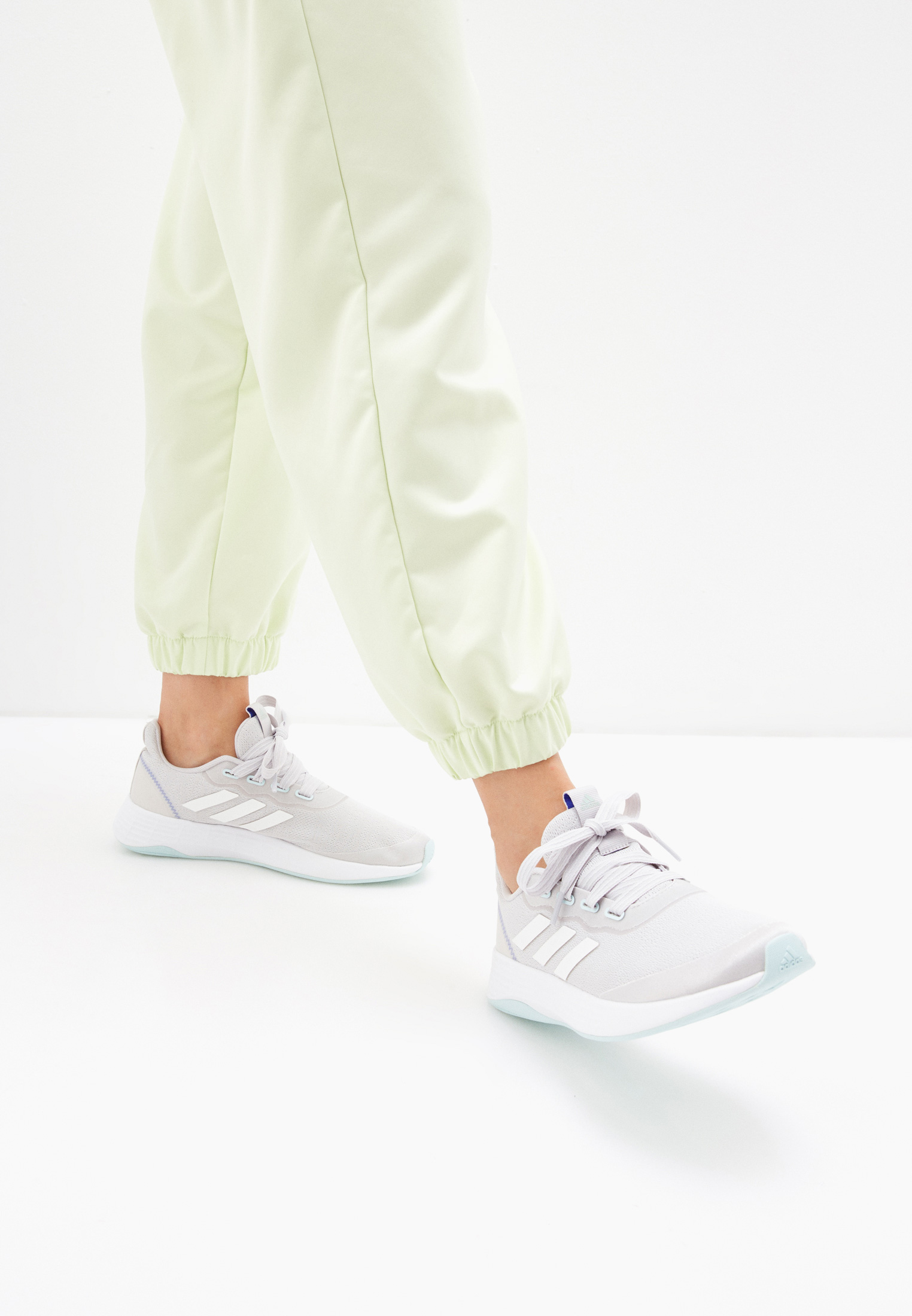 Женские кроссовки Adidas (Адидас) Q46322 купить за 3890 руб.
