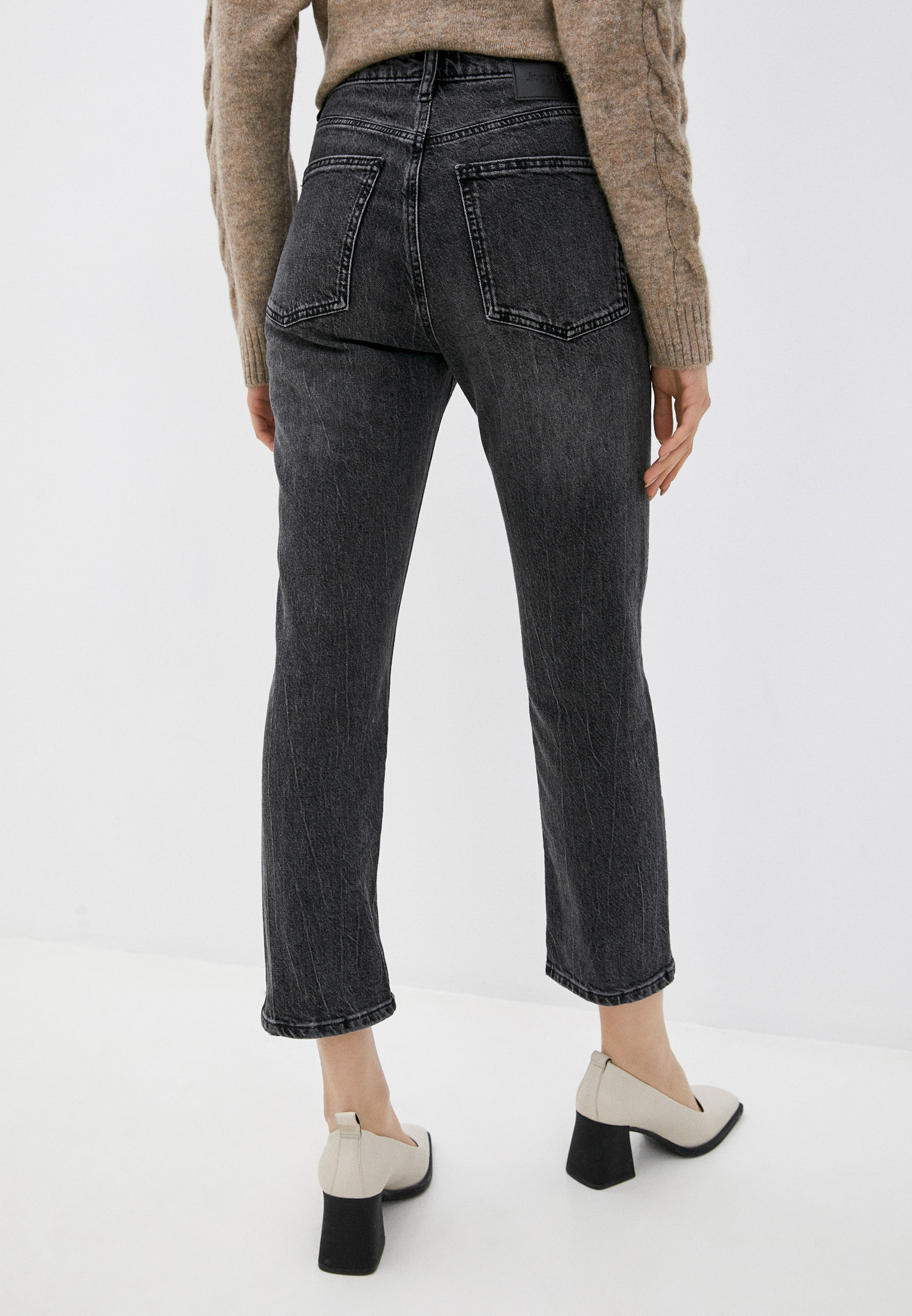 Прямые джинсы женские Desigual (Дезигуаль) 21WWDD05 купить за 6360 руб.