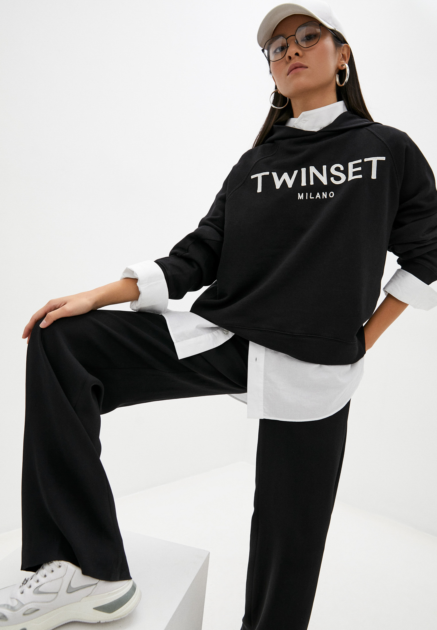 Футболки твинсет милано. Твинсет милано сарафан. Одежда twinset milano. Твинсет милано ярусная. Шапка twinset milano.