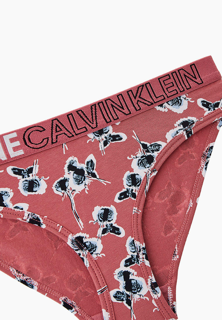 Грудастая малышка в трусиках calvin klein