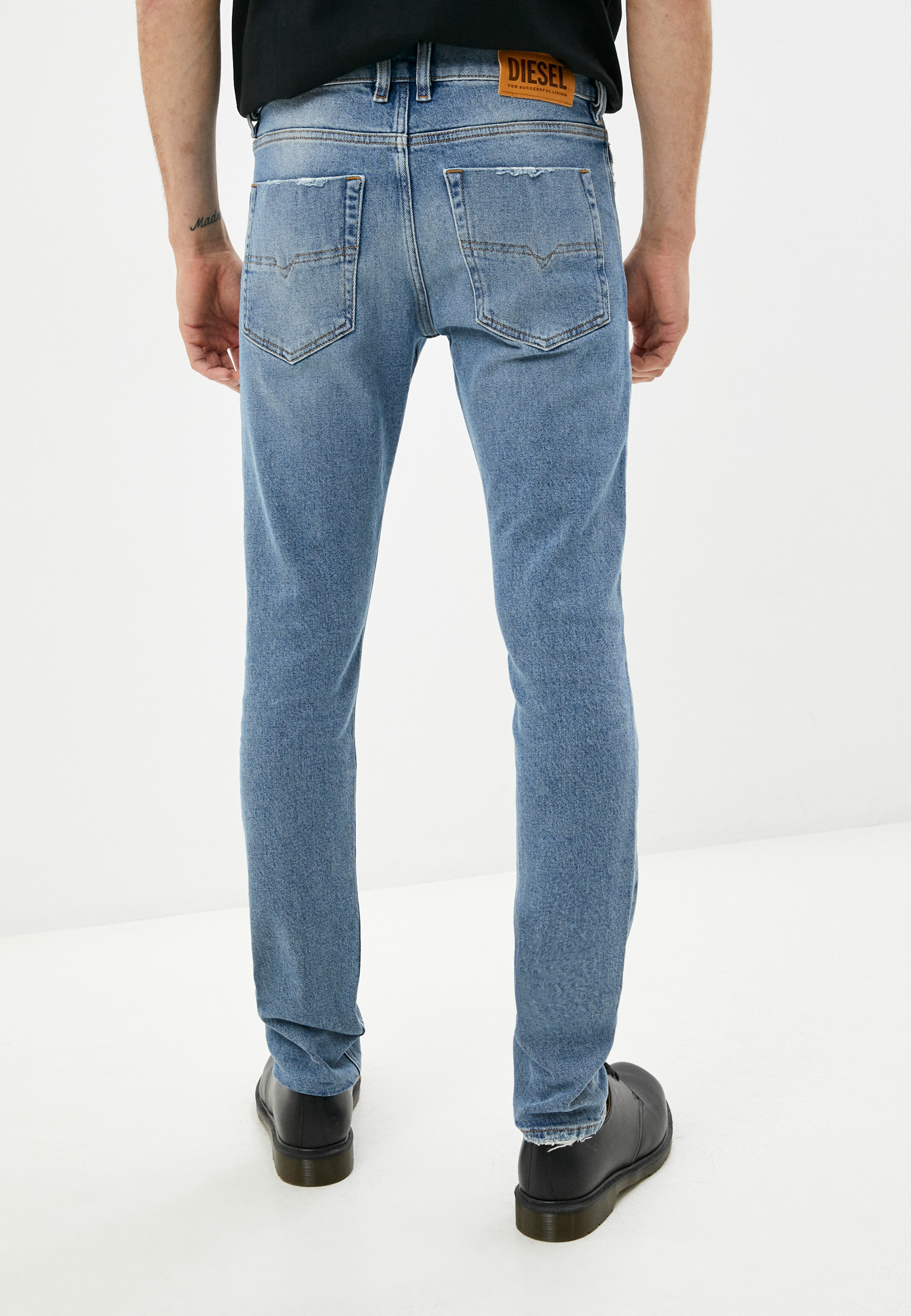 Мужские зауженные джинсы Diesel (Дизель) 00SWID0096Y: изображение 3