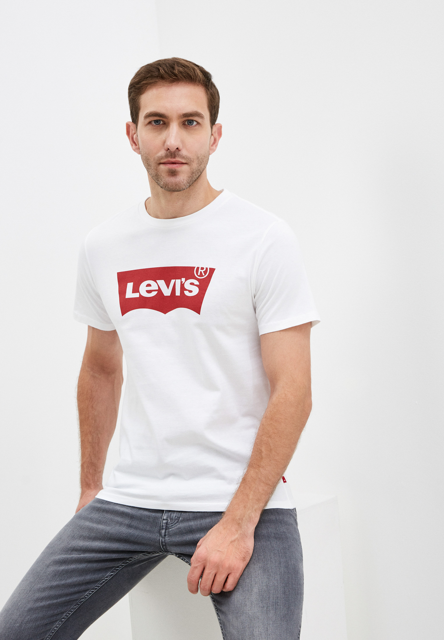 Купить футболку levis. Levis 1778301400. Майка Левис белая. Белая футболка Levi's мужская. Футболка левайс мужская белая.