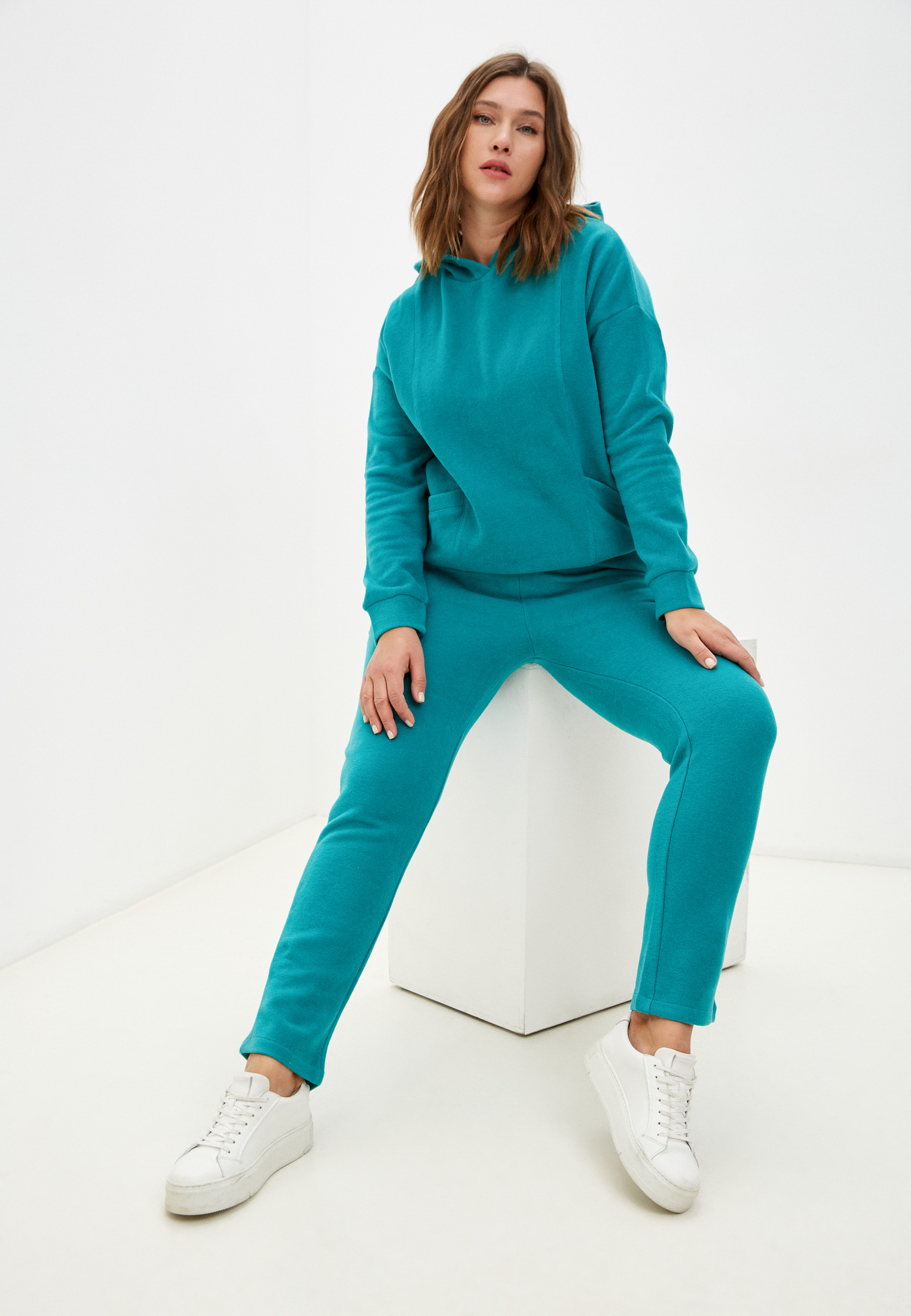 Спортивный костюм женский Chic de Femme CHFW21035 купить за 5990 руб.