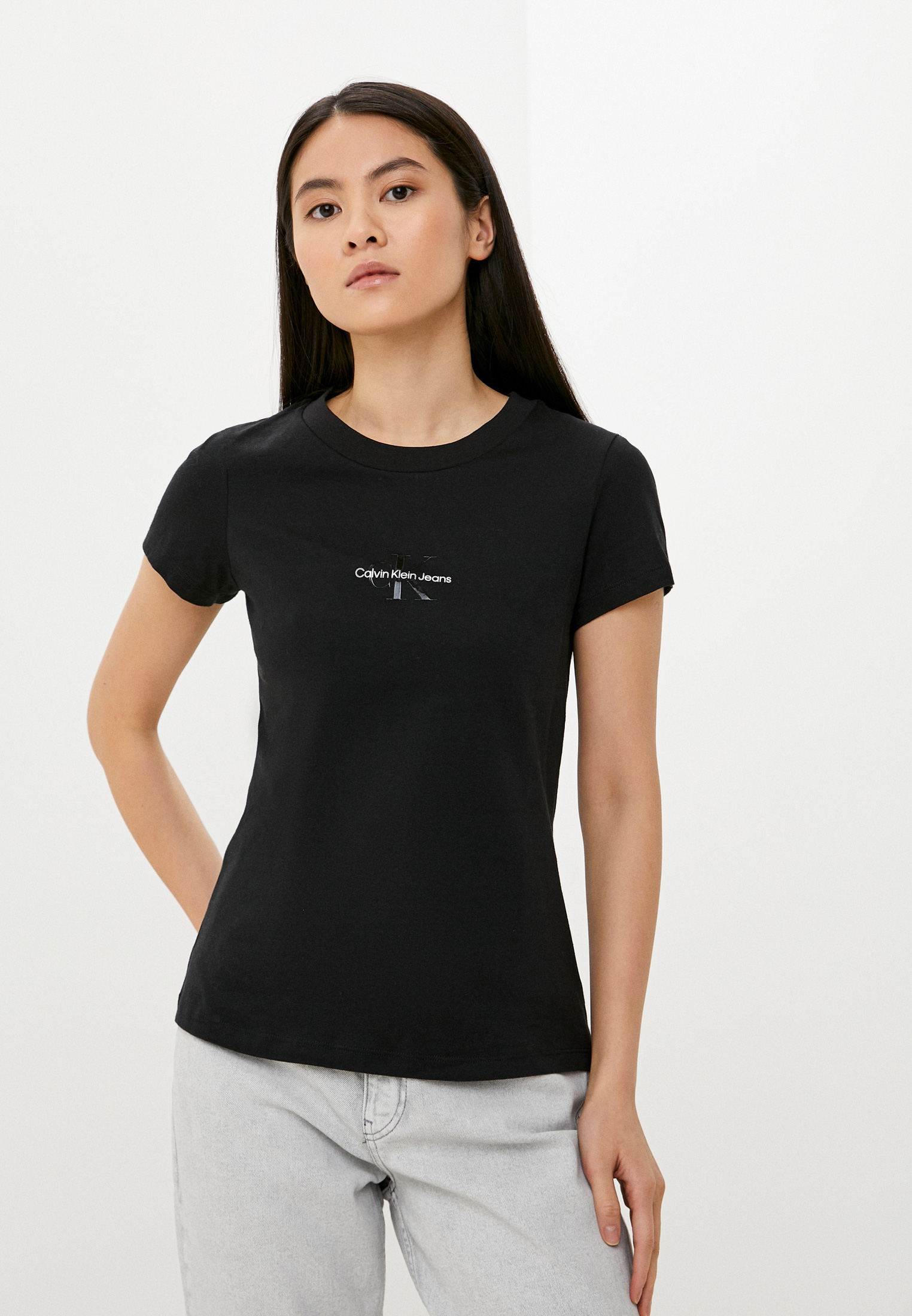 Футболка с коротким рукавом женский Calvin Klein Jeans J20J217902 купить за  3790 руб.