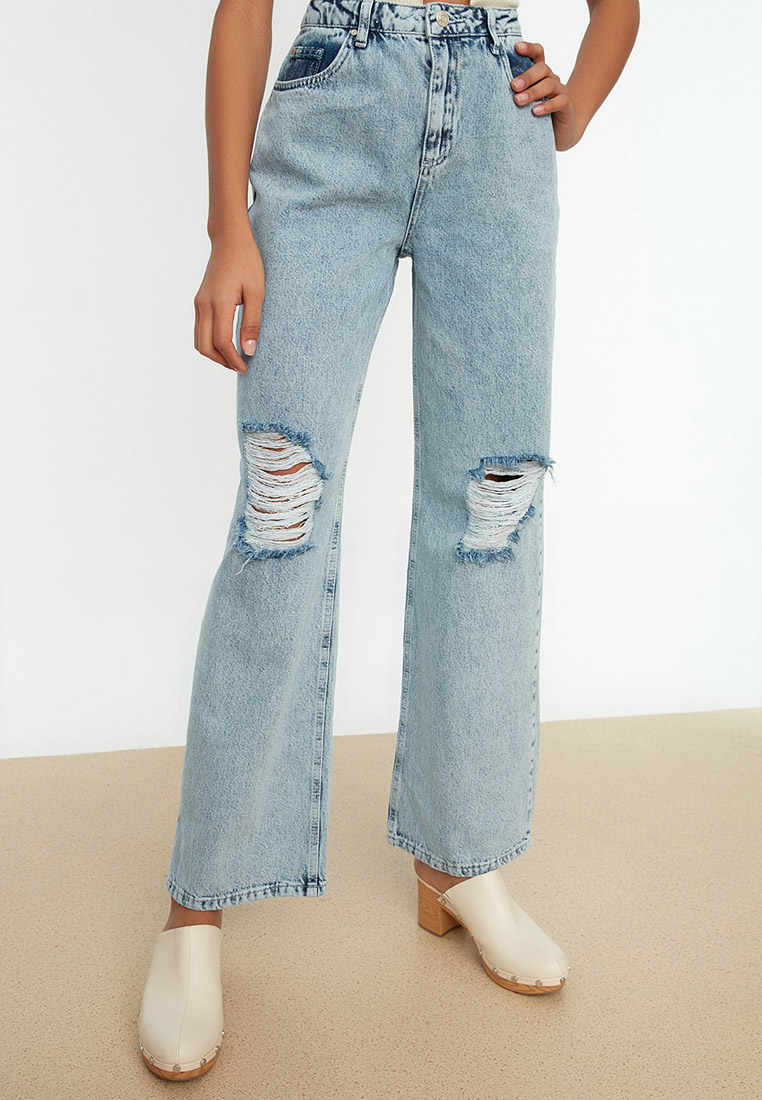 Широкие и расклешенные джинсы Trendyol TWOSS22JE0244