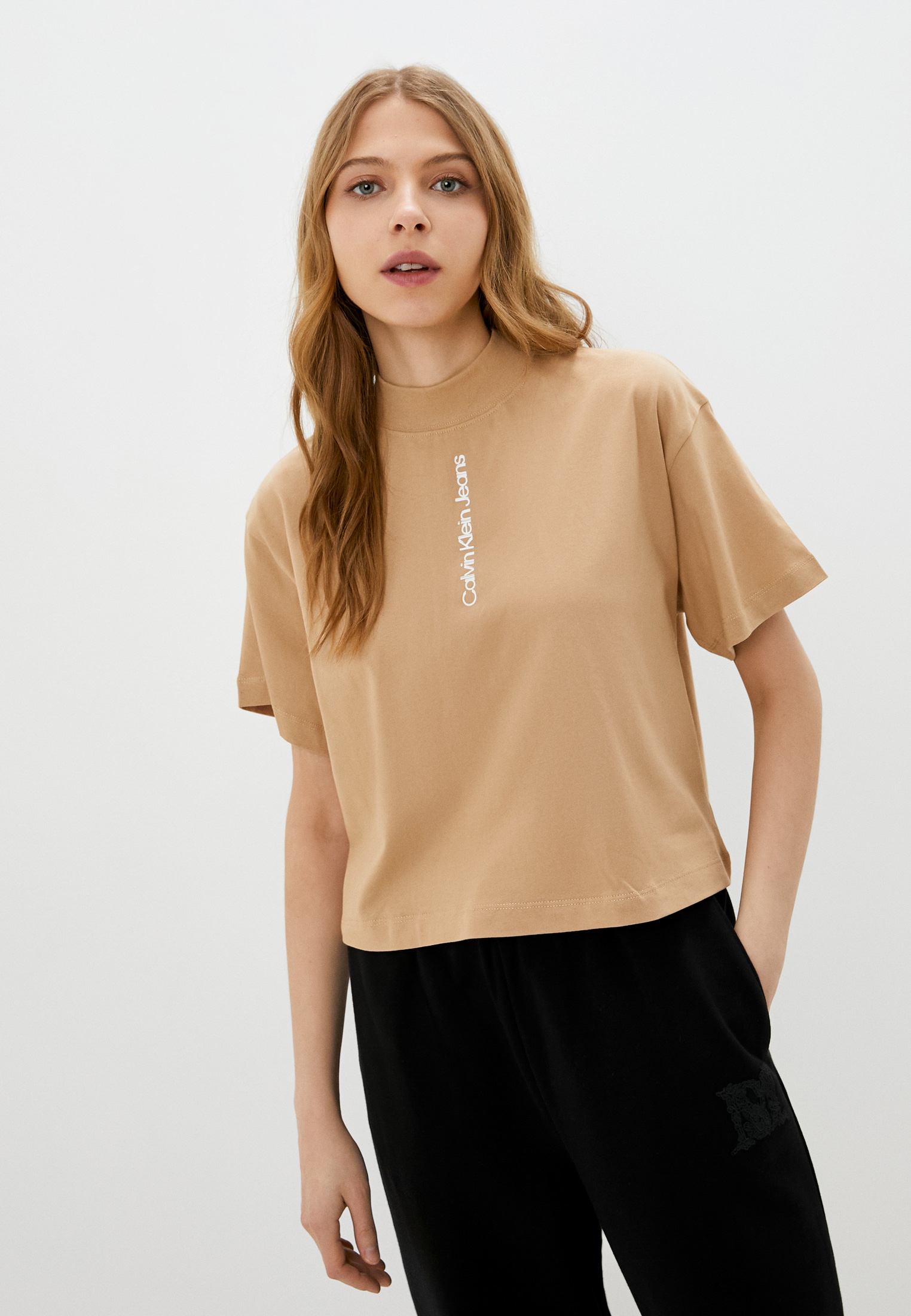 Футболка с коротким рукавом женский Calvin Klein Jeans J20J218259 цвет  бежевый купить за 6099 руб.