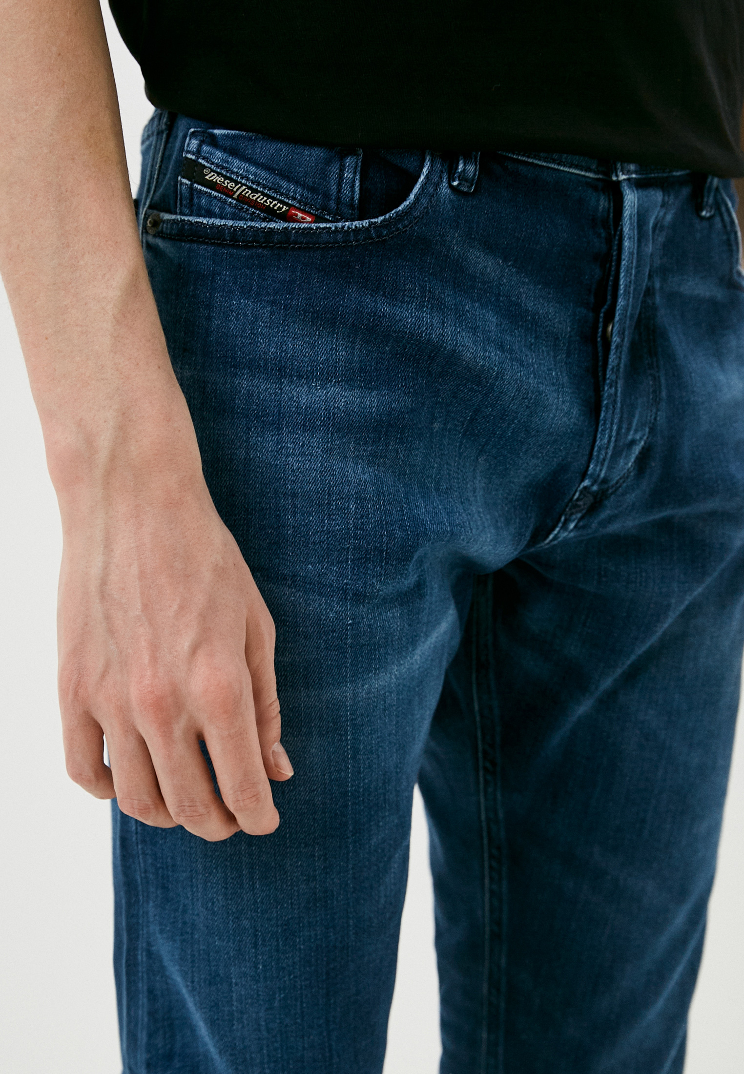 Мужские зауженные джинсы Diesel (Дизель) 00SWIE0095N: изображение 4