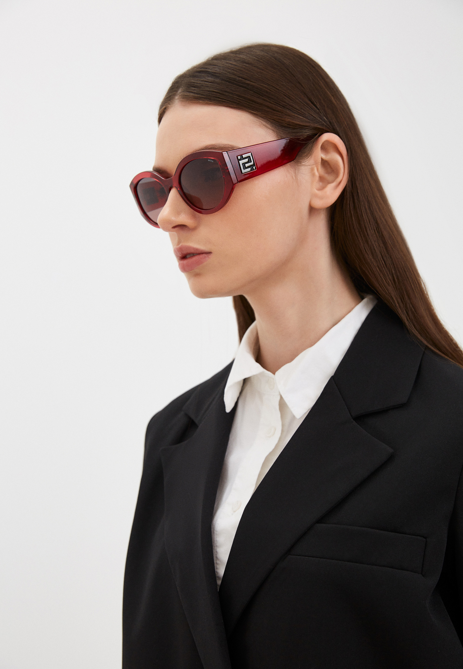Женские солнцезащитные очки Invu B2225C