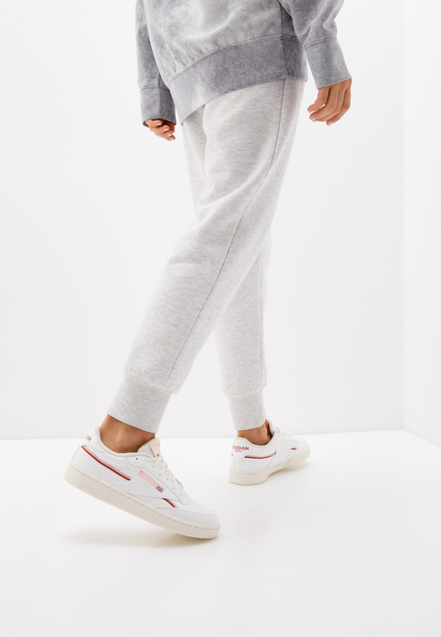 Женские кеды Reebok Classic GX7570 купить за 9999 руб.