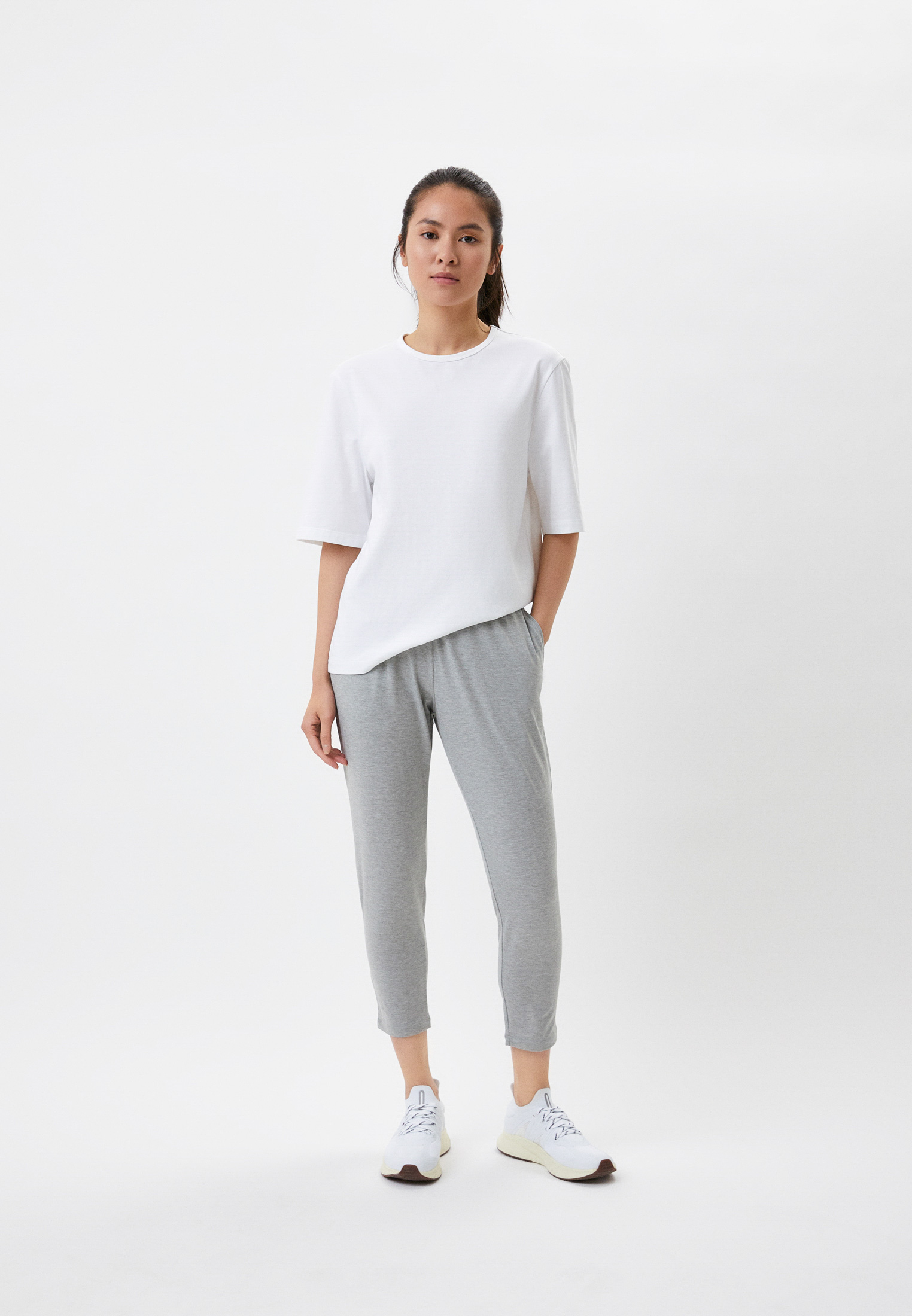 Спортивная футболка женская UNIQLO 241-444518(22-02) купить за 1499 руб.