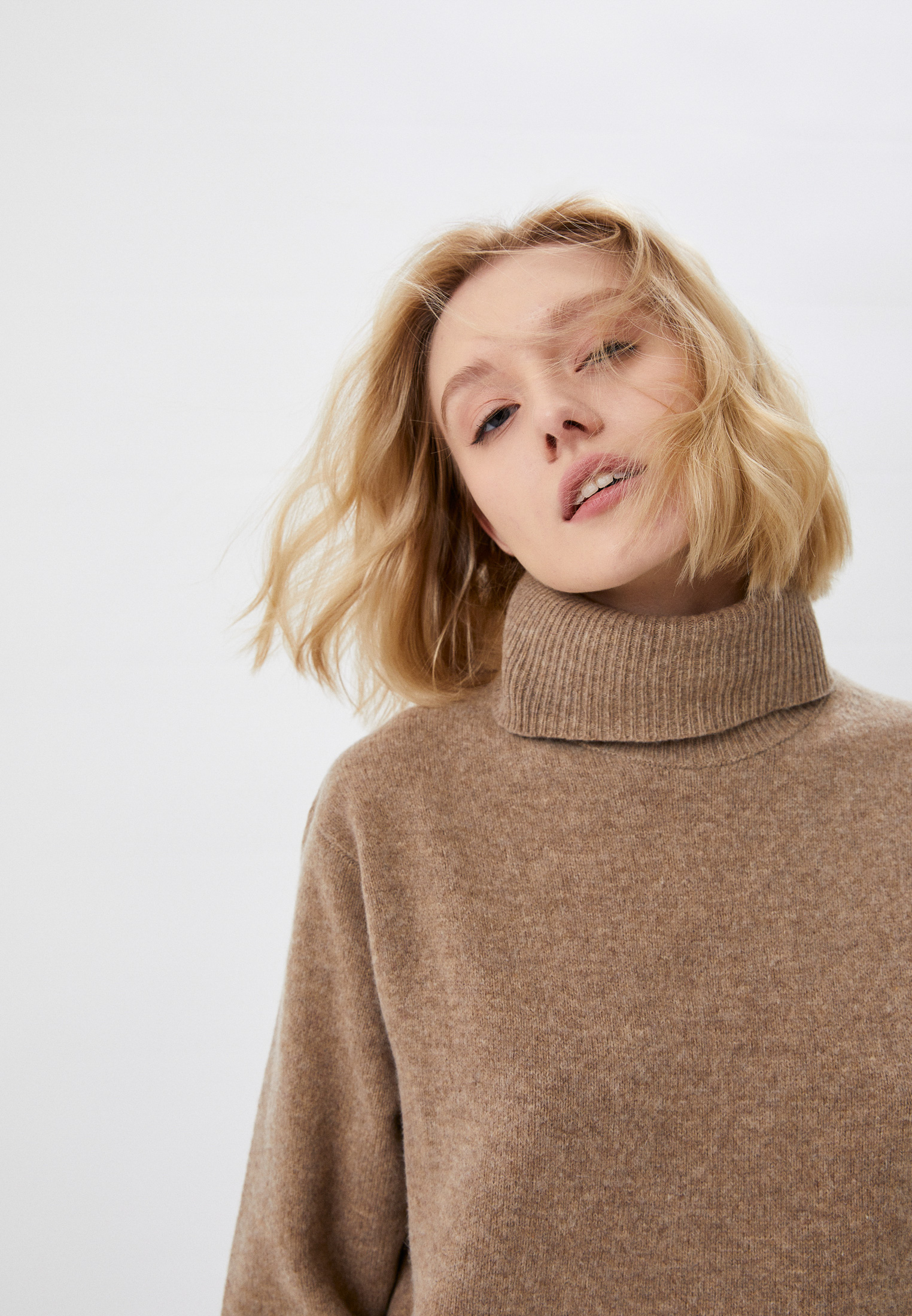 Водолазка женская UNIQLO 251-439997(14-07) купить за 2999 руб.