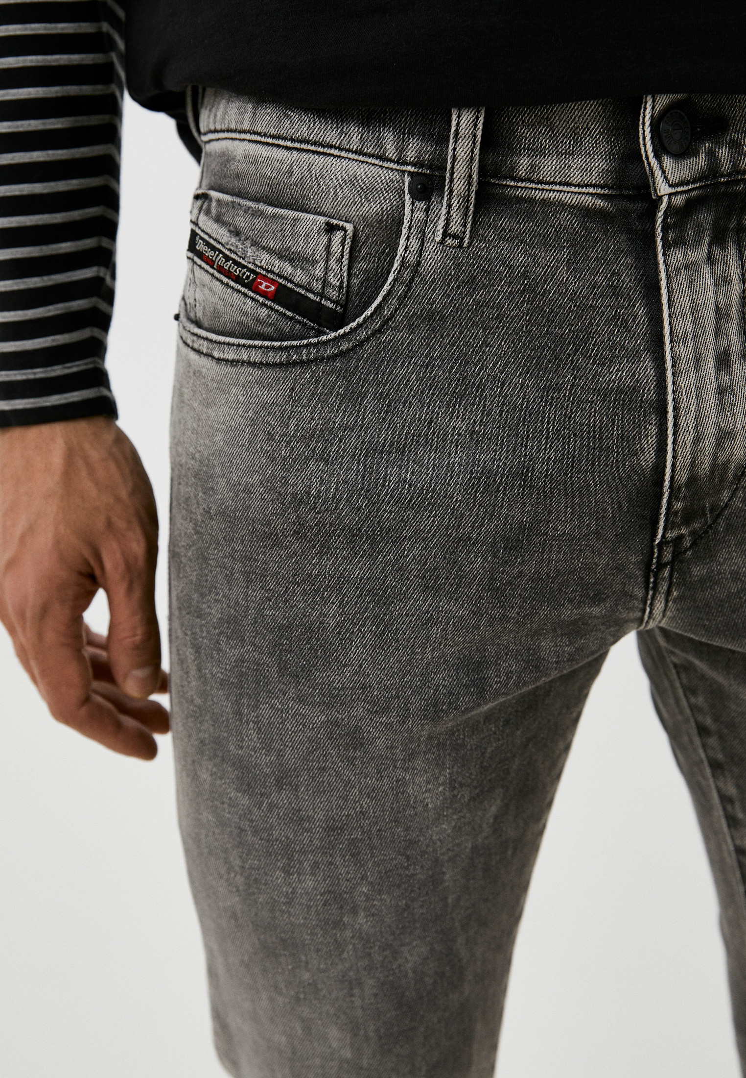 Мужские зауженные джинсы Diesel (Дизель) 00SPW5009KA: изображение 4