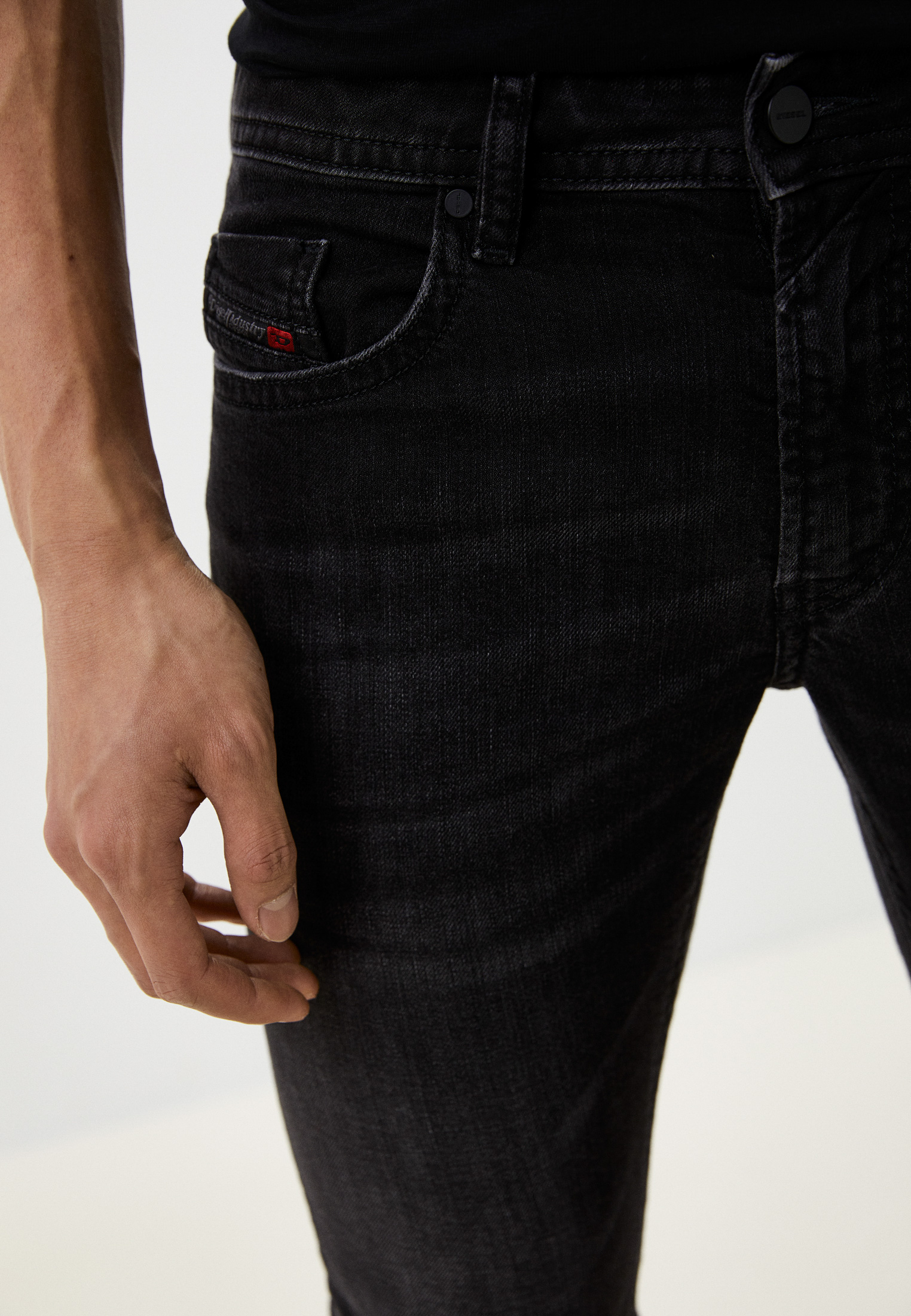 Мужские зауженные джинсы Diesel (Дизель) 00SW1P069BG: изображение 4