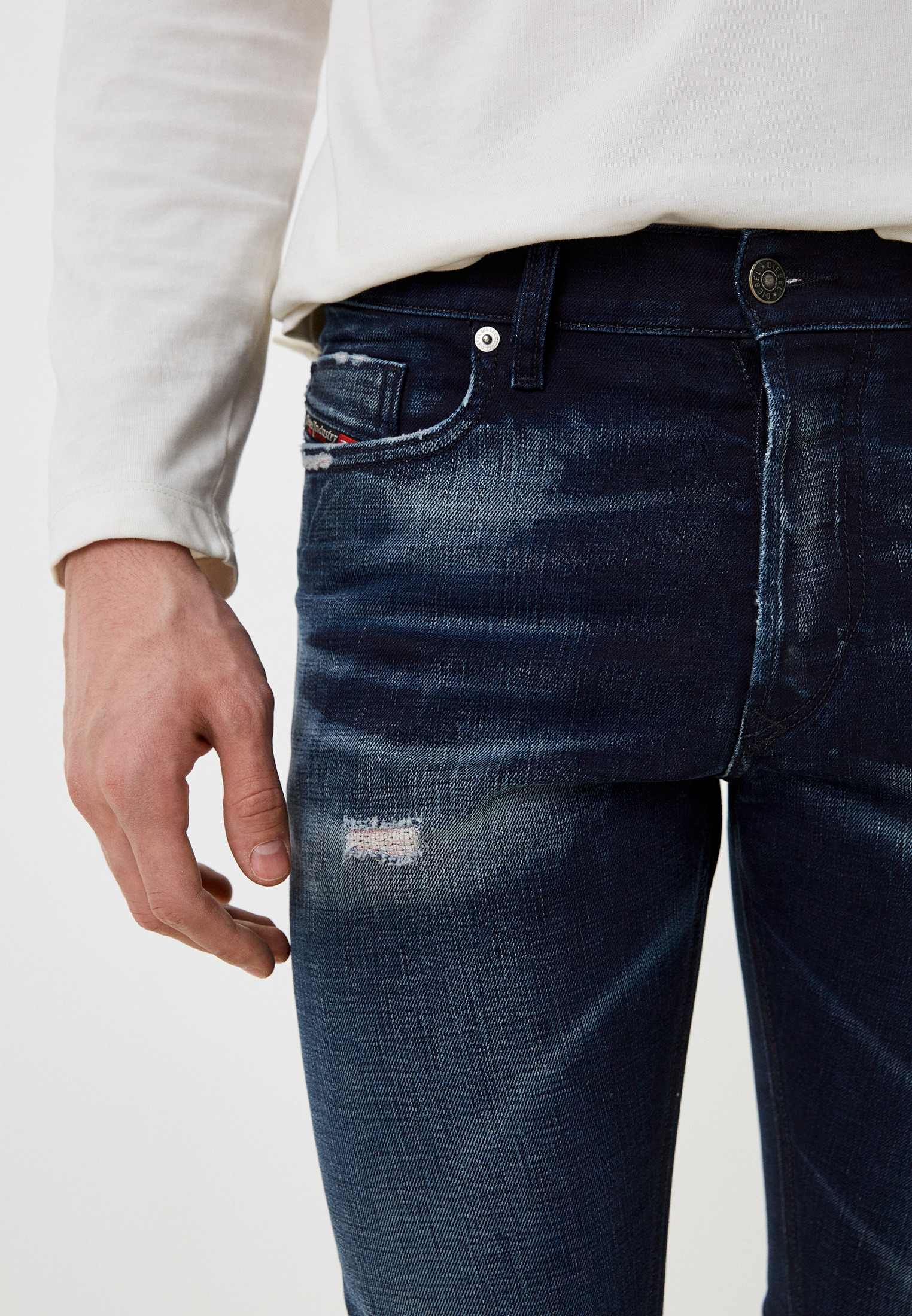 Мужские зауженные джинсы Diesel (Дизель) 00SWID009BL: изображение 4