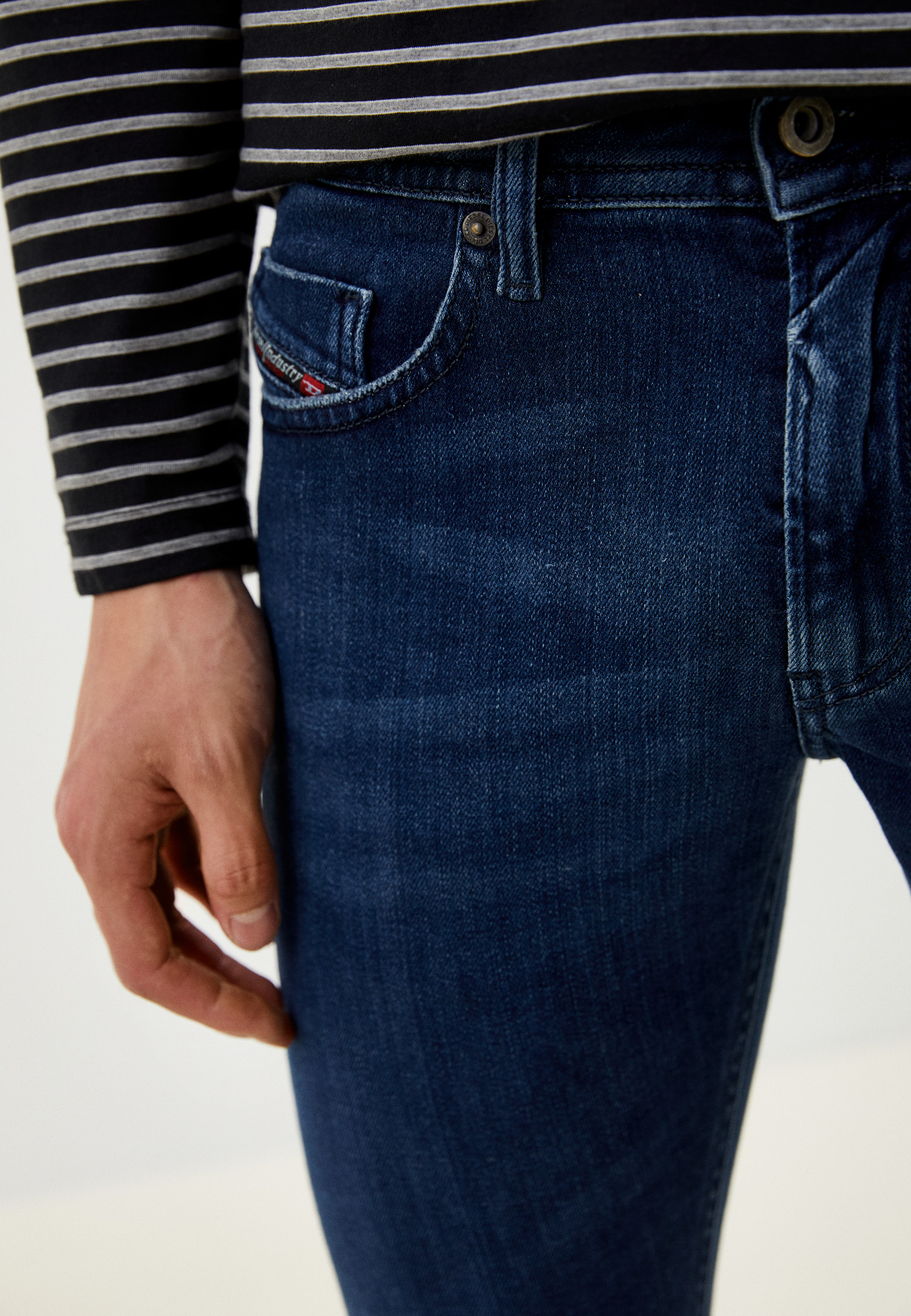Мужские зауженные джинсы Diesel (Дизель) 00SB6D0095T: изображение 4