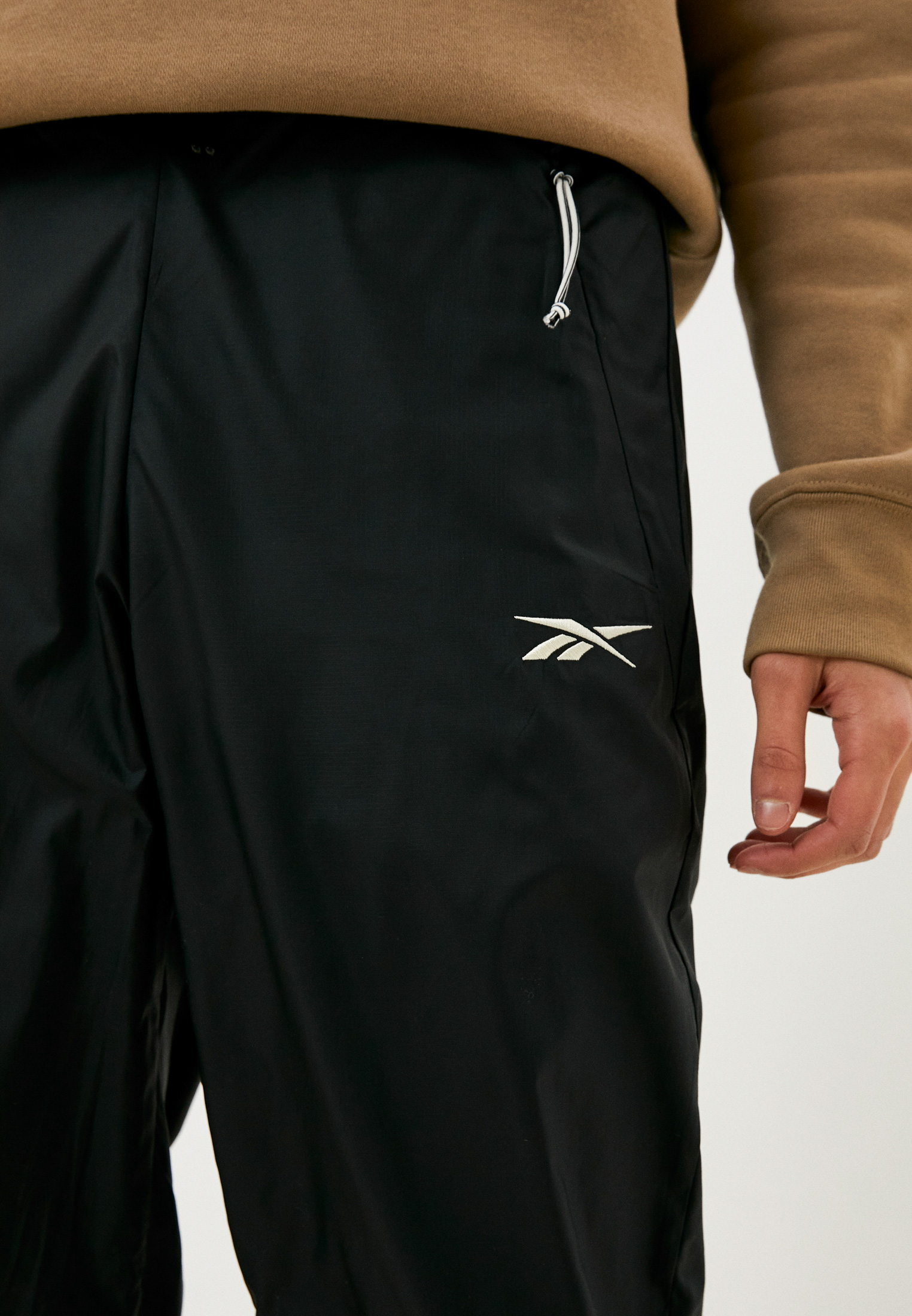 Мужские спортивные брюки Reebok (Рибок) HI4489 купить за 8999 руб.