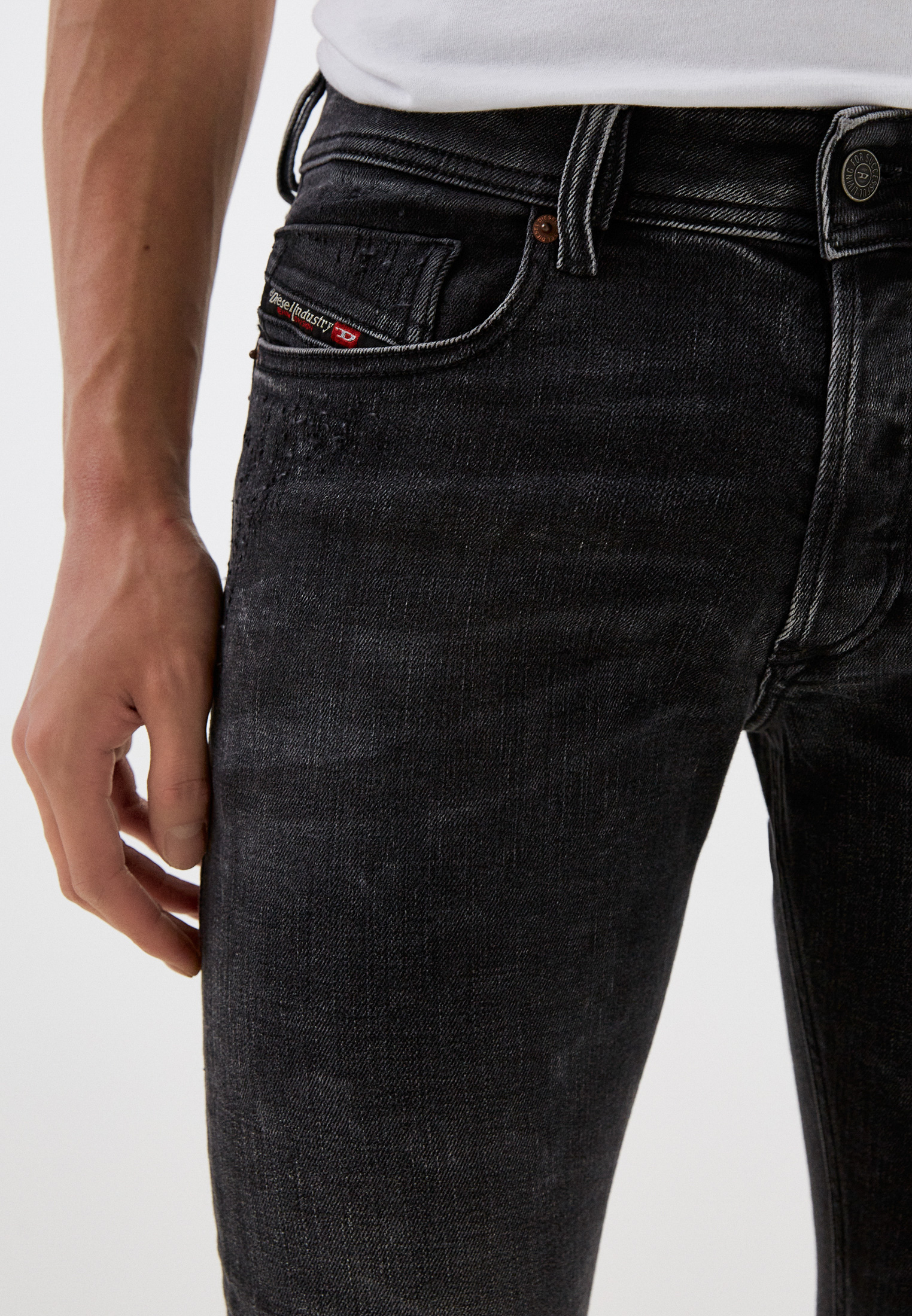 Мужские зауженные джинсы Diesel (Дизель) 00SWJE009QA: изображение 4