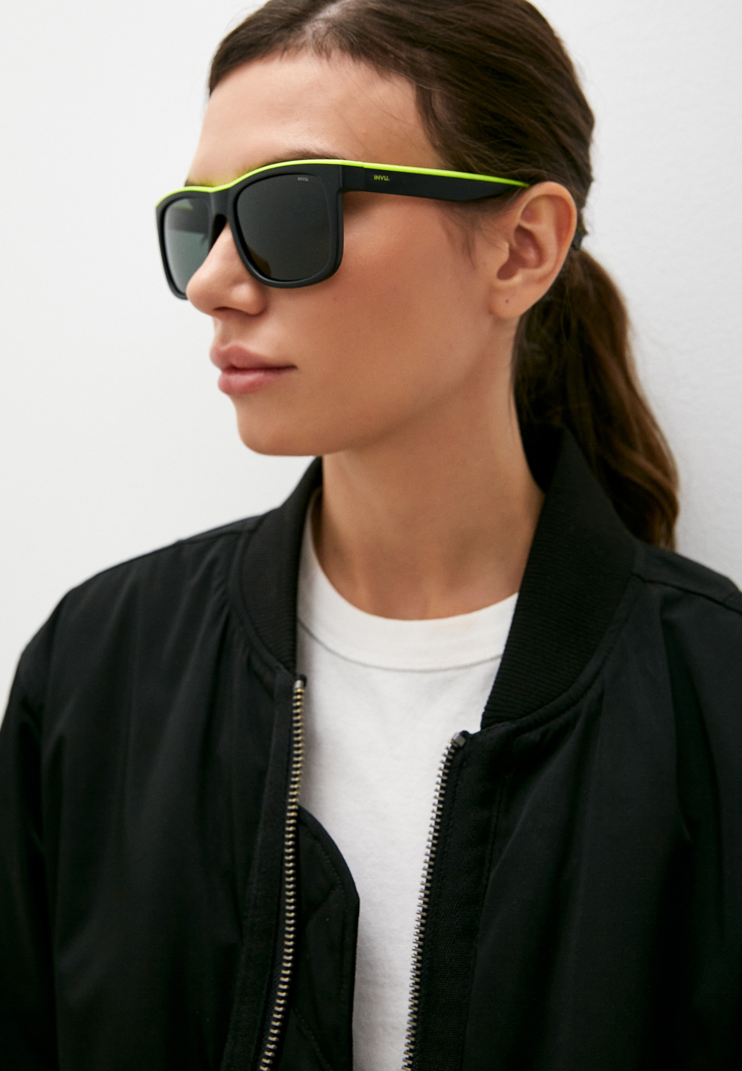 Мужские солнцезащитные очки Invu A2311B: изображение 1