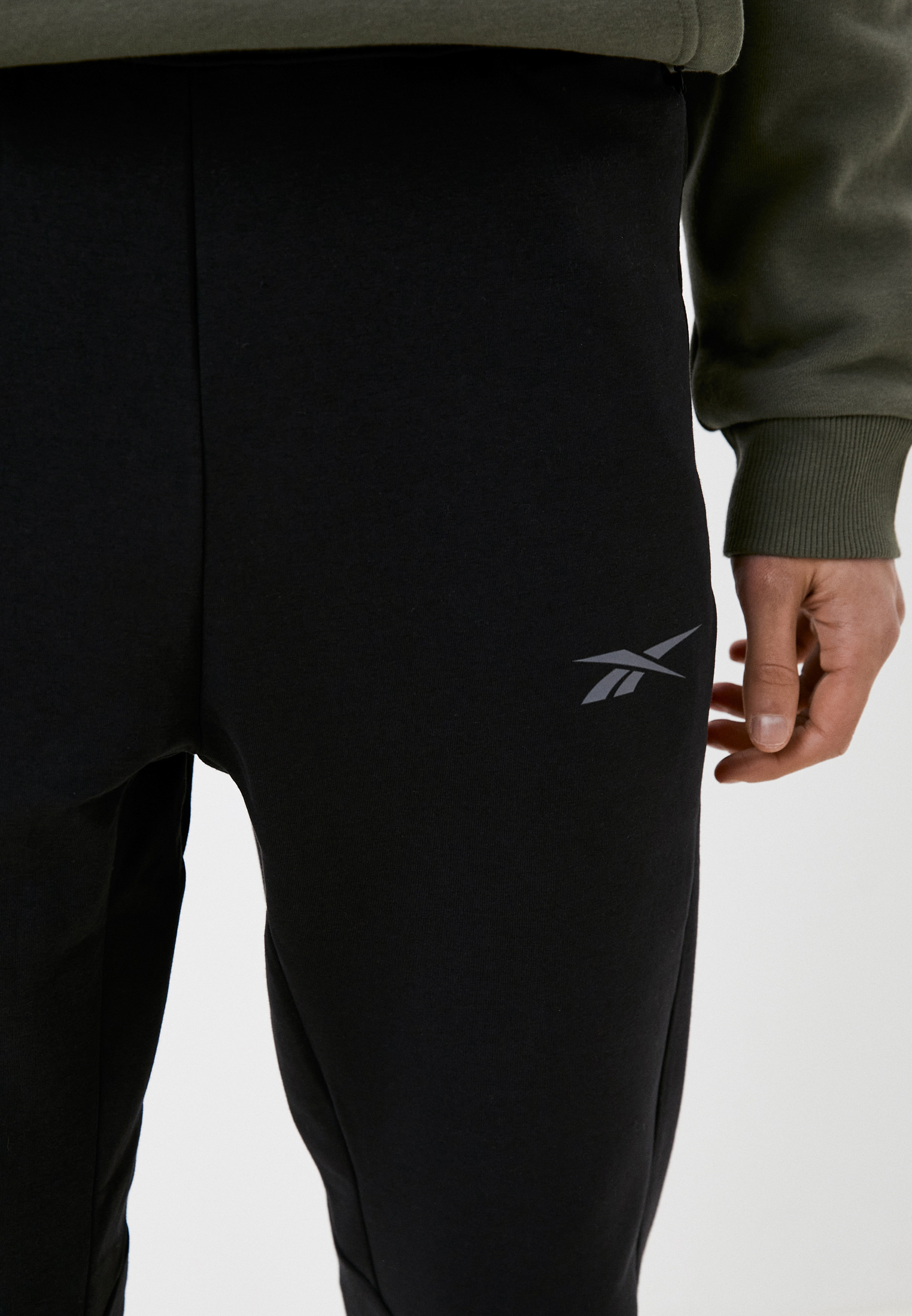 Мужские спортивные брюки Reebok (Рибок) H49865 купить за 8699 руб.