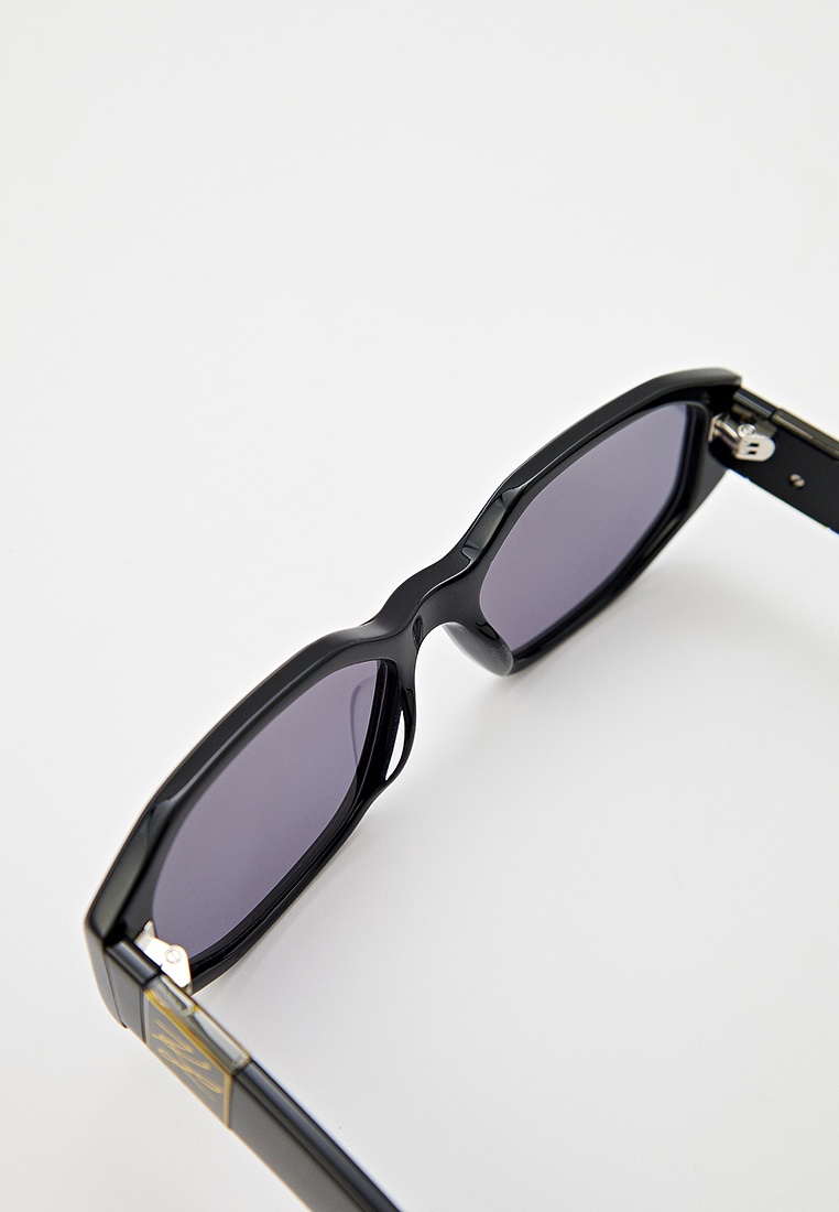 Женские солнцезащитные очки Karl Lagerfeld KL6073S купить за 20200 руб.
