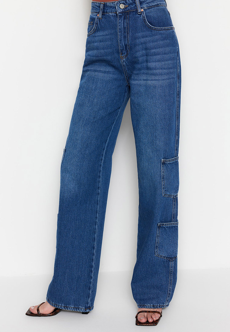Широкие и расклешенные джинсы Trendyol TWOSS23JE00127