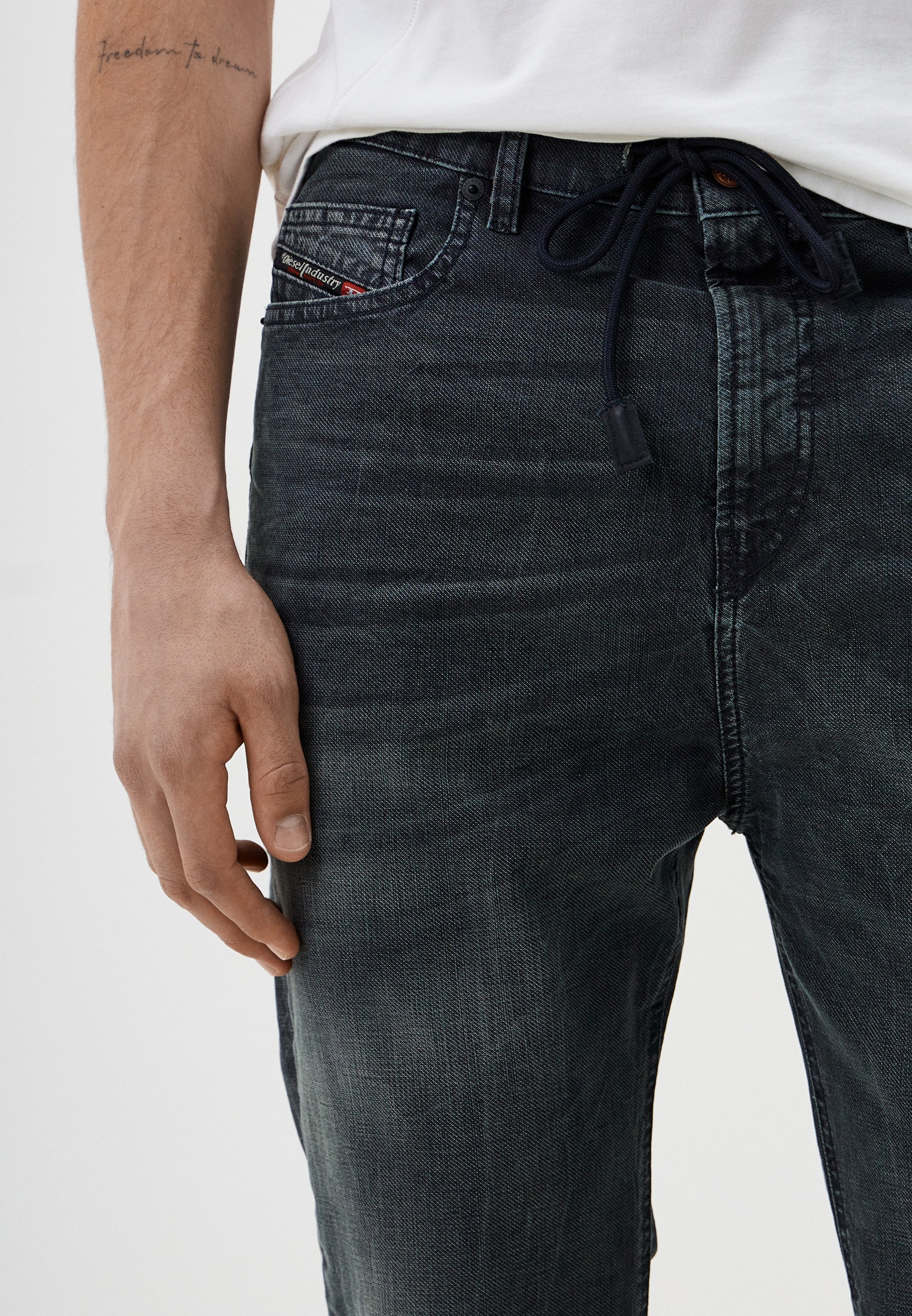 Мужские зауженные джинсы Diesel (Дизель) 00SY8W0090H: изображение 16