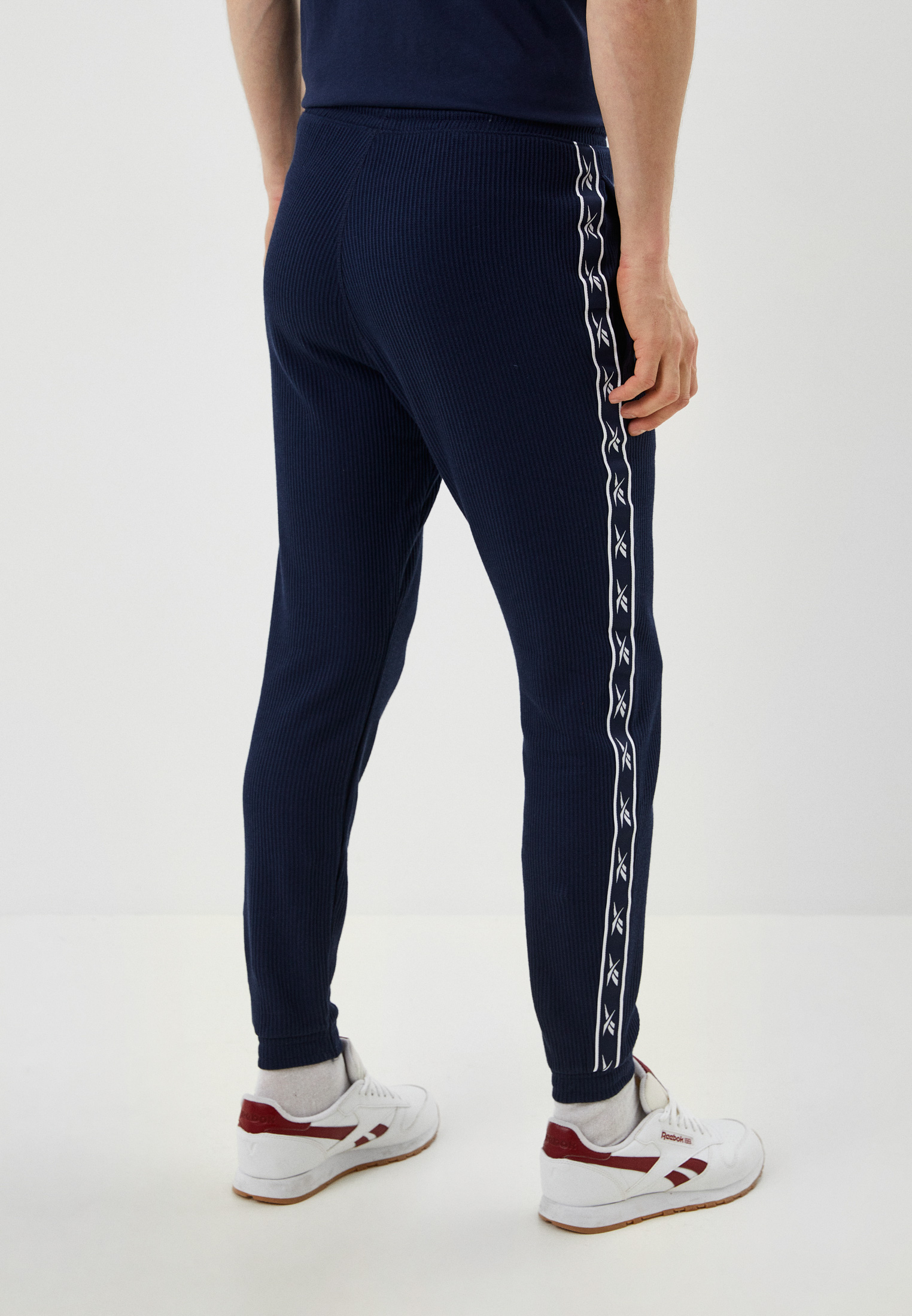 Спортивные штаны рибок мужские. Штаны Armani Exchange мужские. Брюки Armani Exchange 8nzppw zj8wz. Ice Play спортивные брюки. Штаны мужские монклер на лампасах.