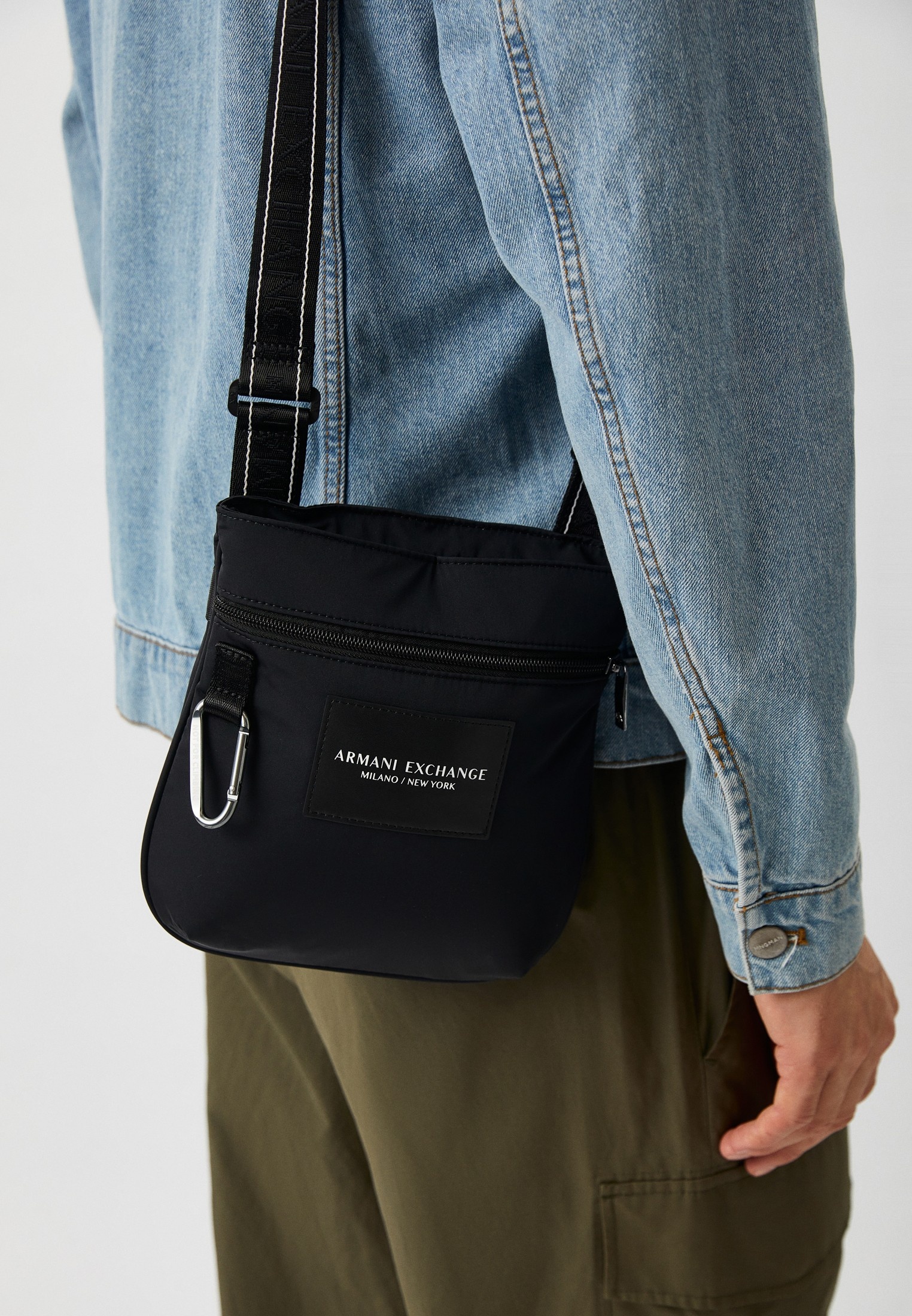 Сумка мужская Armani Exchange 952460 3F883 купить за 8820 руб.