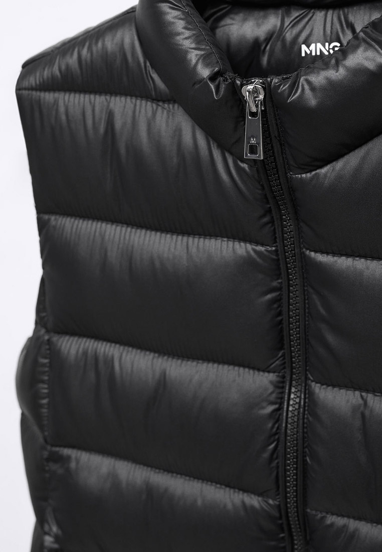 Жилет женский Mango (Манго) 57064386 цвет черный купить за 3999 руб.