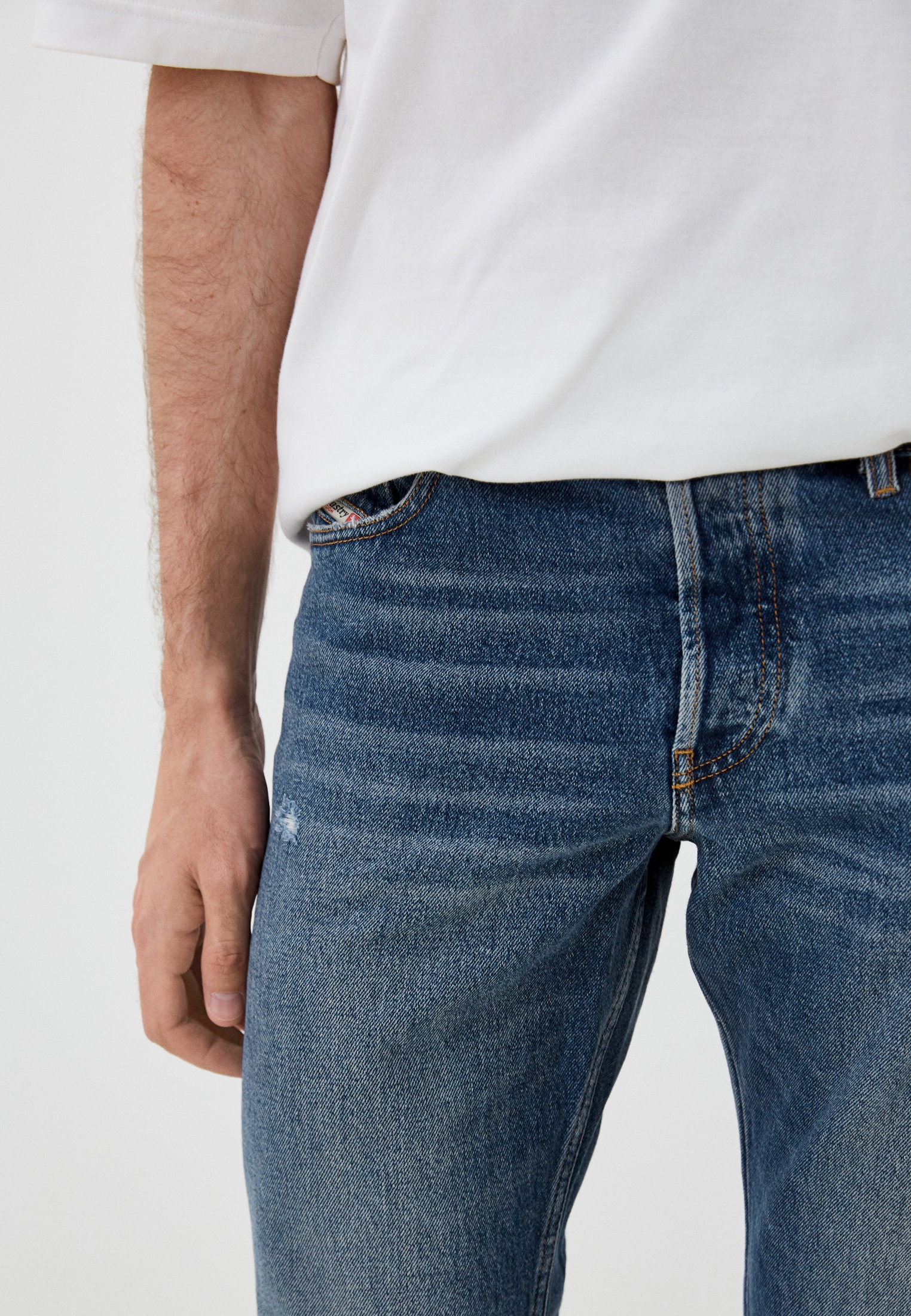 Мужские зауженные джинсы Diesel (Дизель) A0356809E02: изображение 4