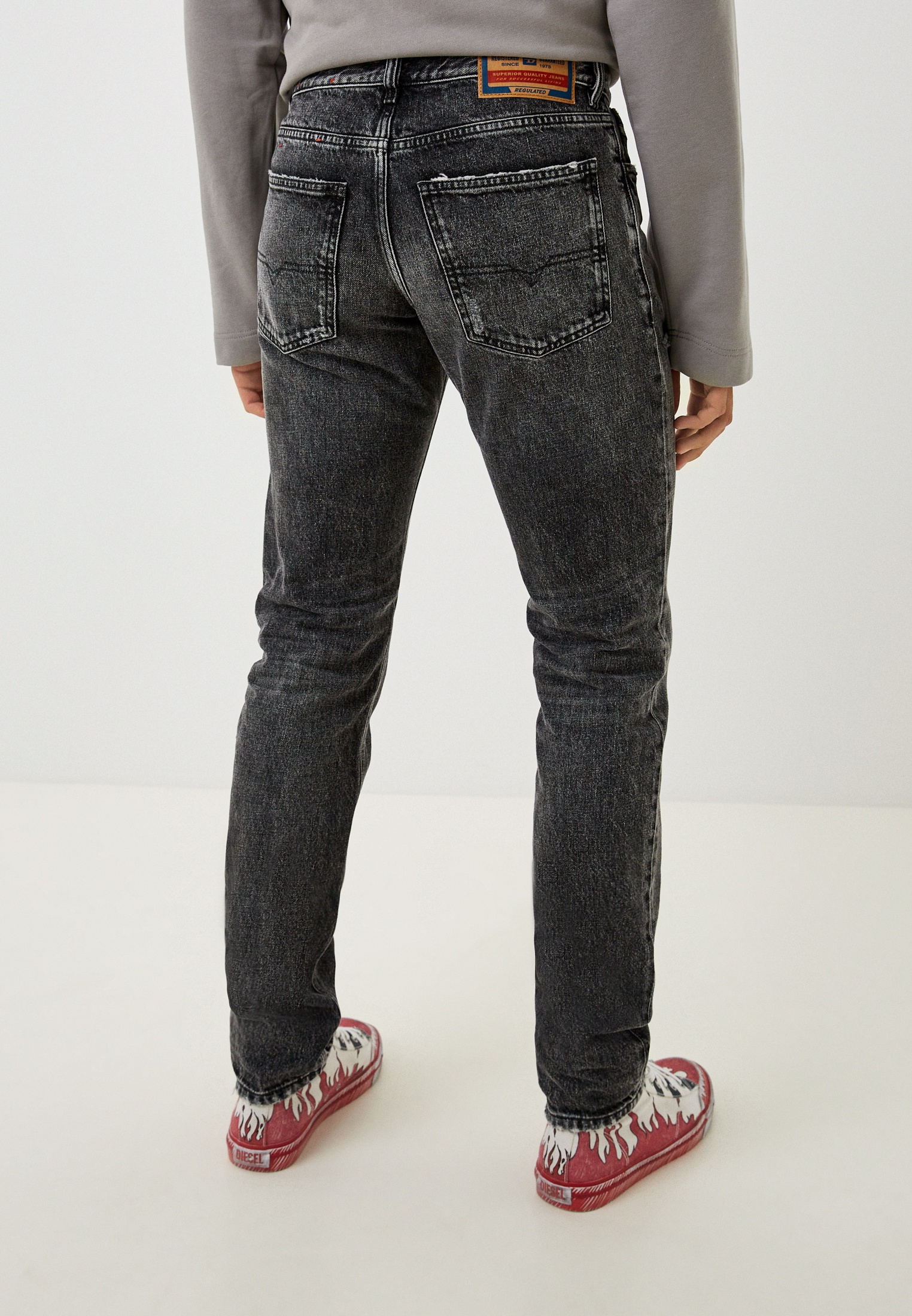 Мужские зауженные джинсы Diesel (Дизель) A11459007S1: изображение 3