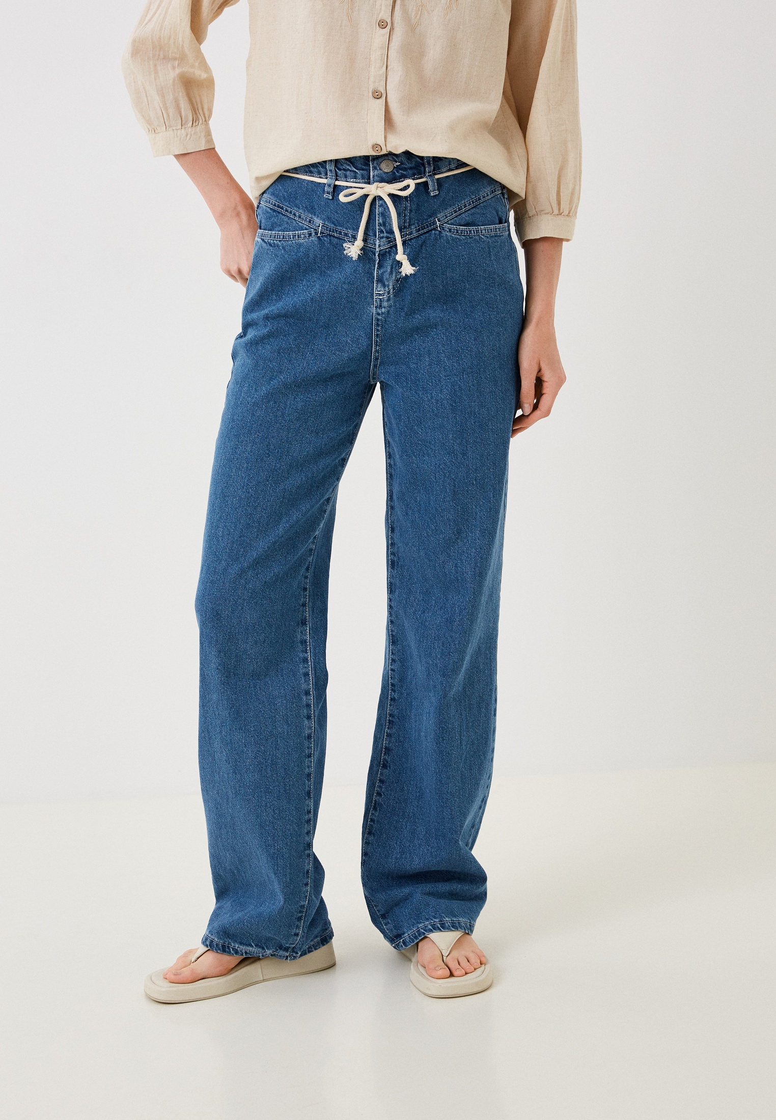 Широкие и расклешенные джинсы Trendyol TWOSS23JE00134