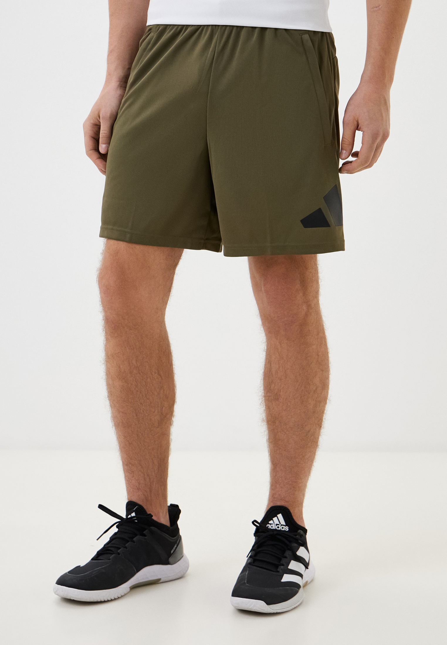Мужские спортивные шорты Adidas (Адидас) IB8123 купить за 4399 руб.
