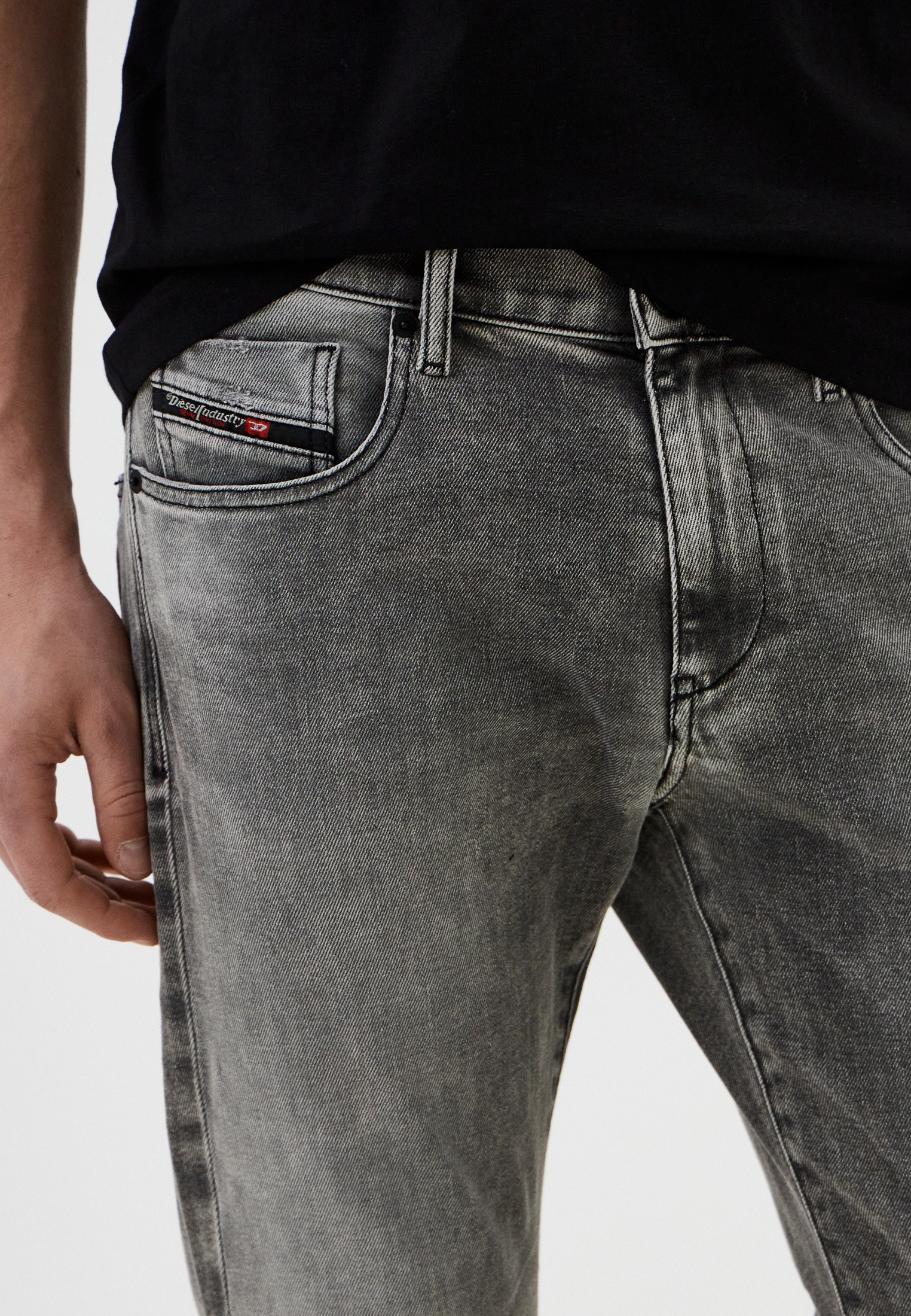 Мужские зауженные джинсы Diesel (Дизель) 00SPW4009KA: изображение 4