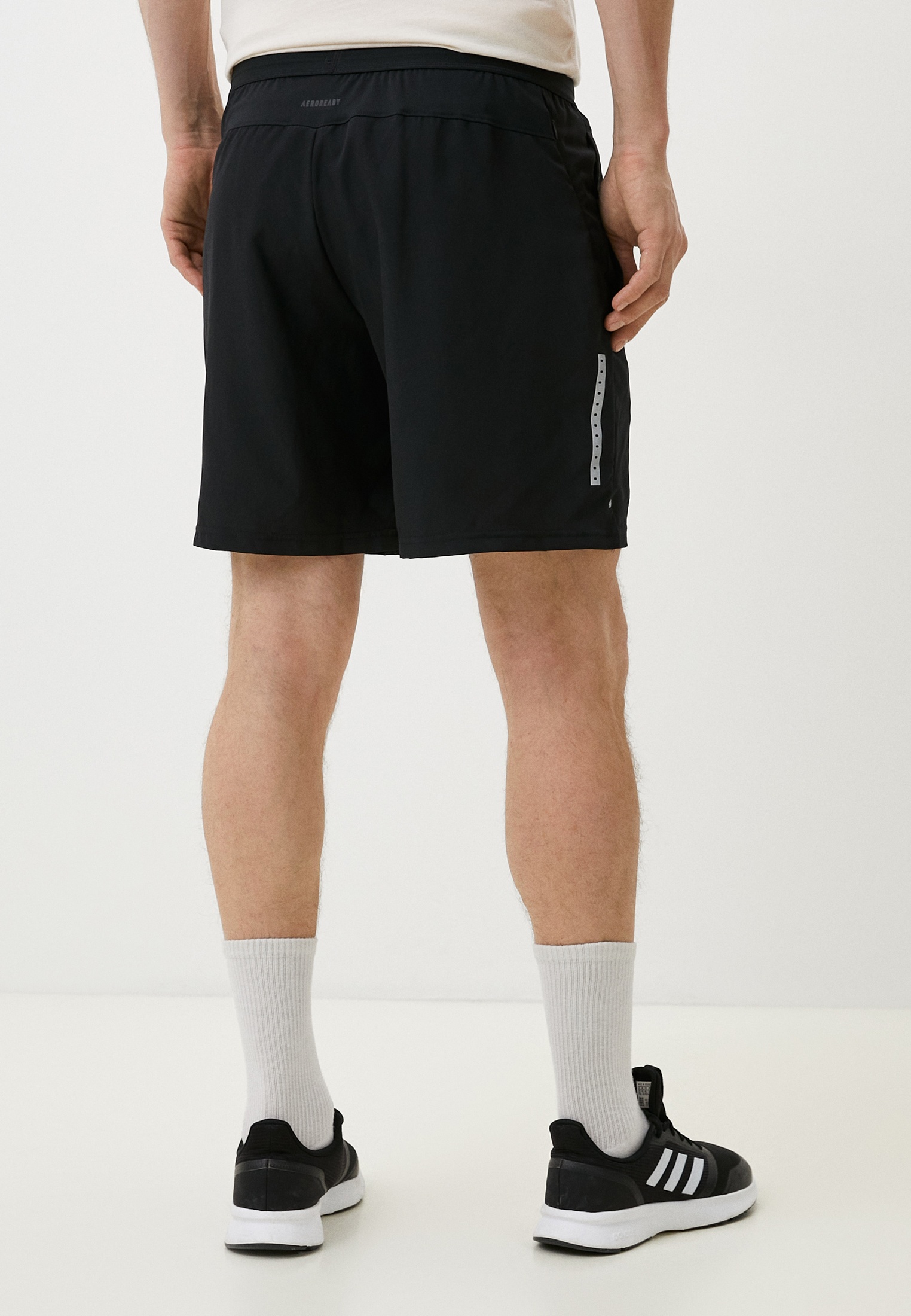 Мужские спортивные шорты Adidas (Адидас) IP4467 купить за 7699 руб.