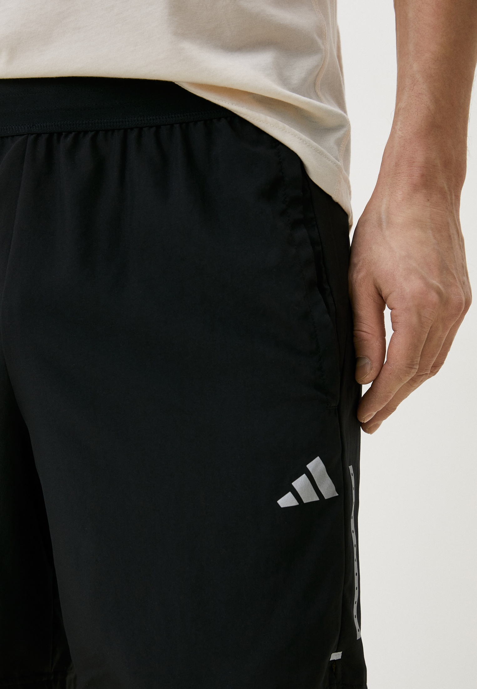 Мужские спортивные шорты Adidas (Адидас) IP4467 купить за 7699 руб.