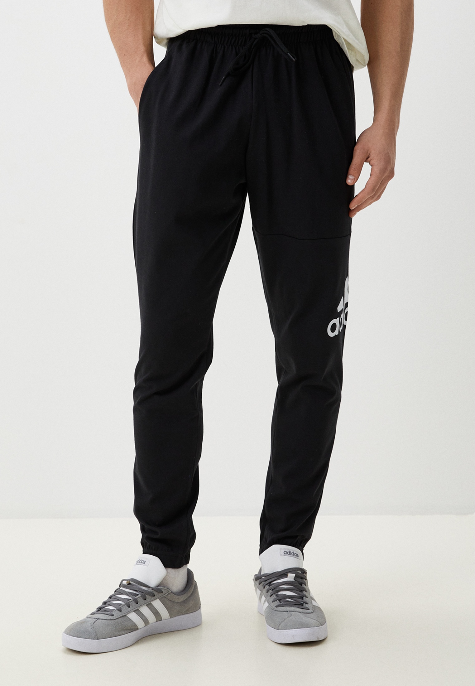 Мужские спортивные брюки Adidas (Адидас) IC9400 купить за 3999 руб.