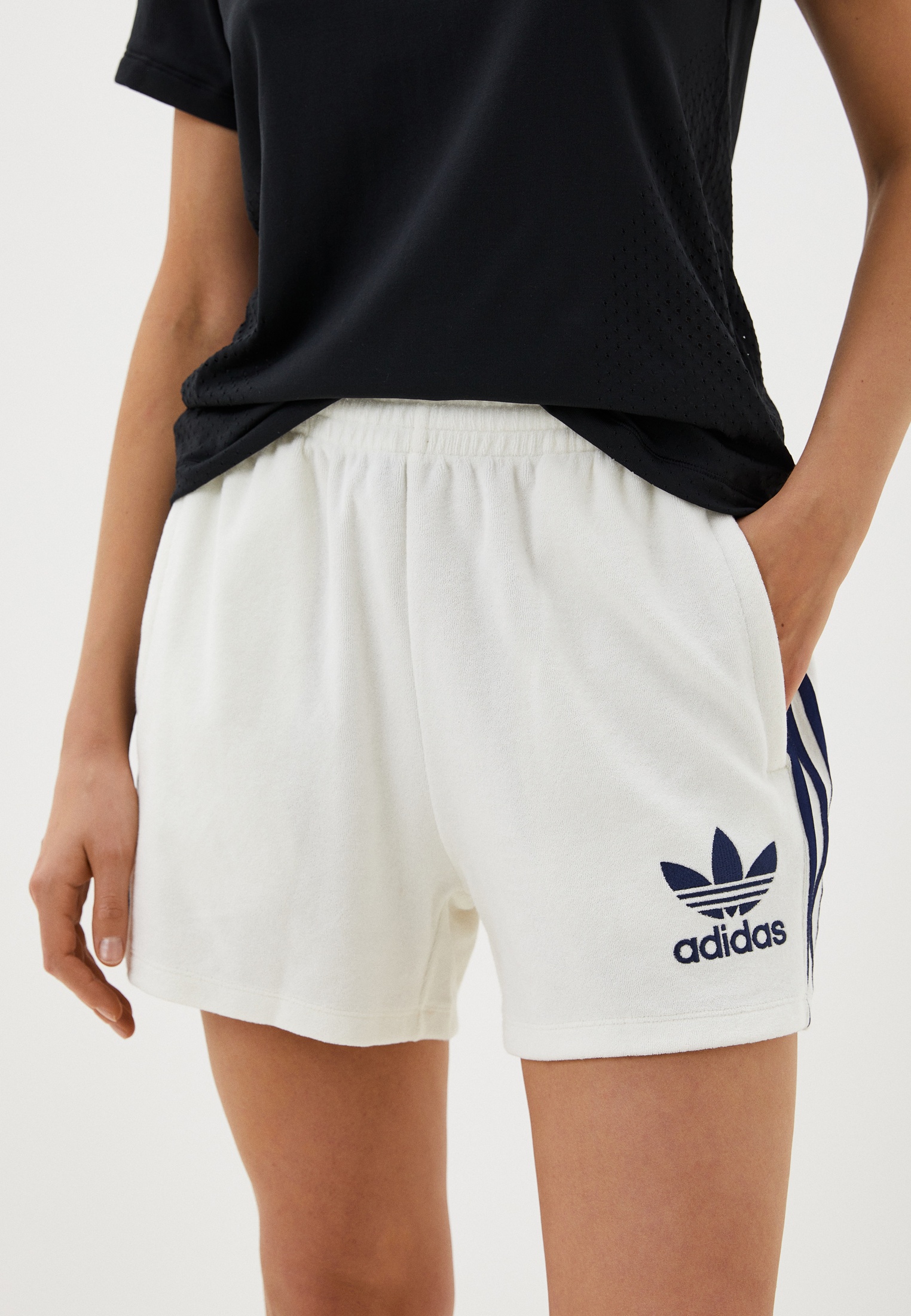 Женские шорты Adidas Originals (Адидас Ориджиналс) IT9841