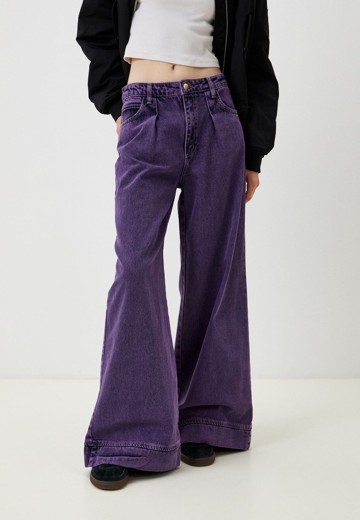 Широкие и расклешенные джинсы Rinascimento CFC0117471003