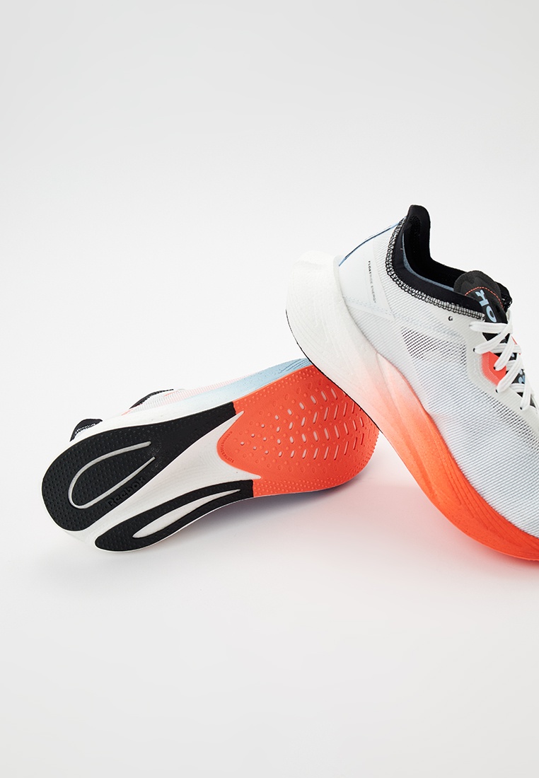 Спортсмены в Reebok