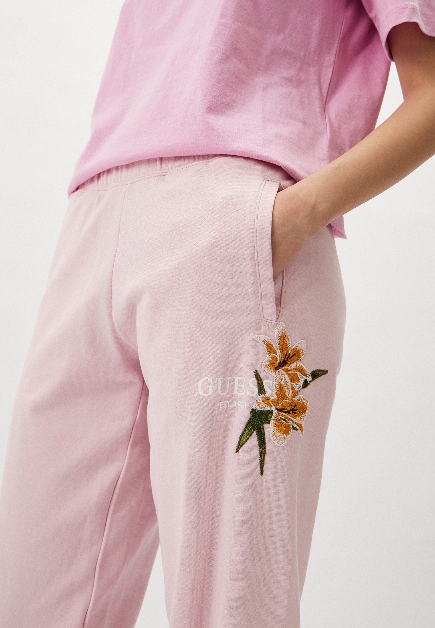 Женские спортивные брюки Guess (Гесс) V4GB04KC6V1 купить за 6200 руб.