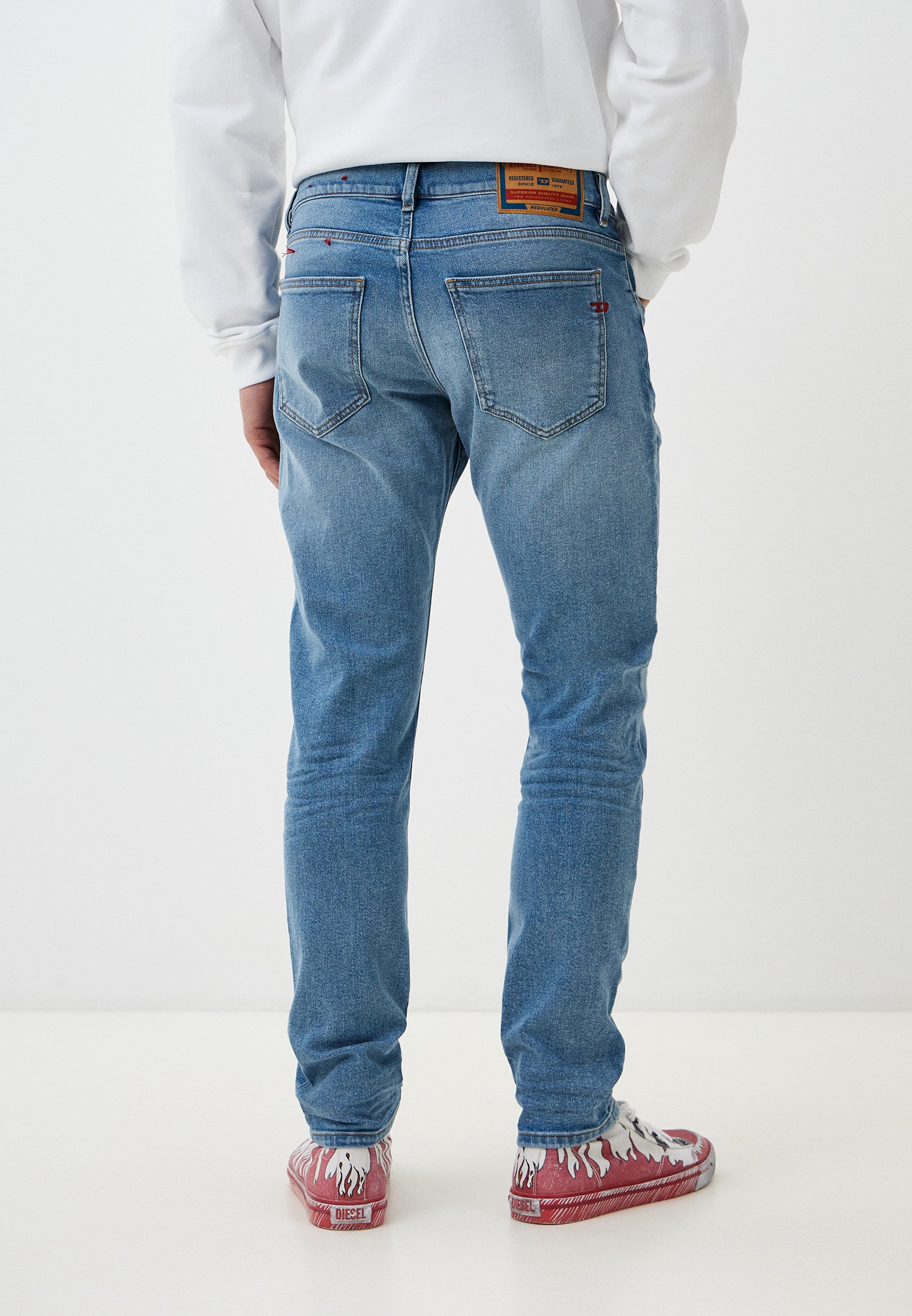 Мужские зауженные джинсы Diesel (Дизель) A035580CLAF: изображение 3