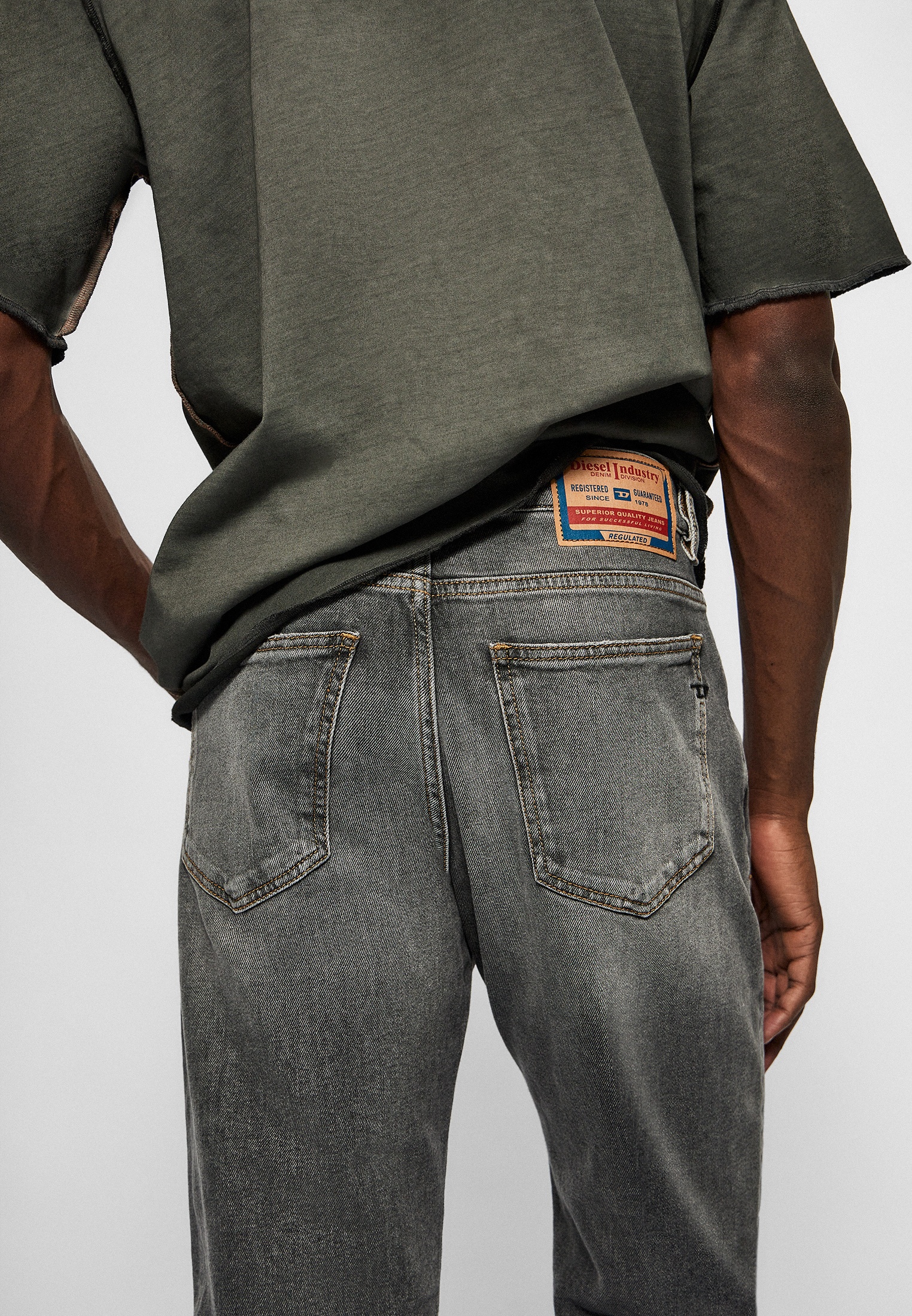 Мужские зауженные джинсы Diesel (Дизель) A0355809H44: изображение 5
