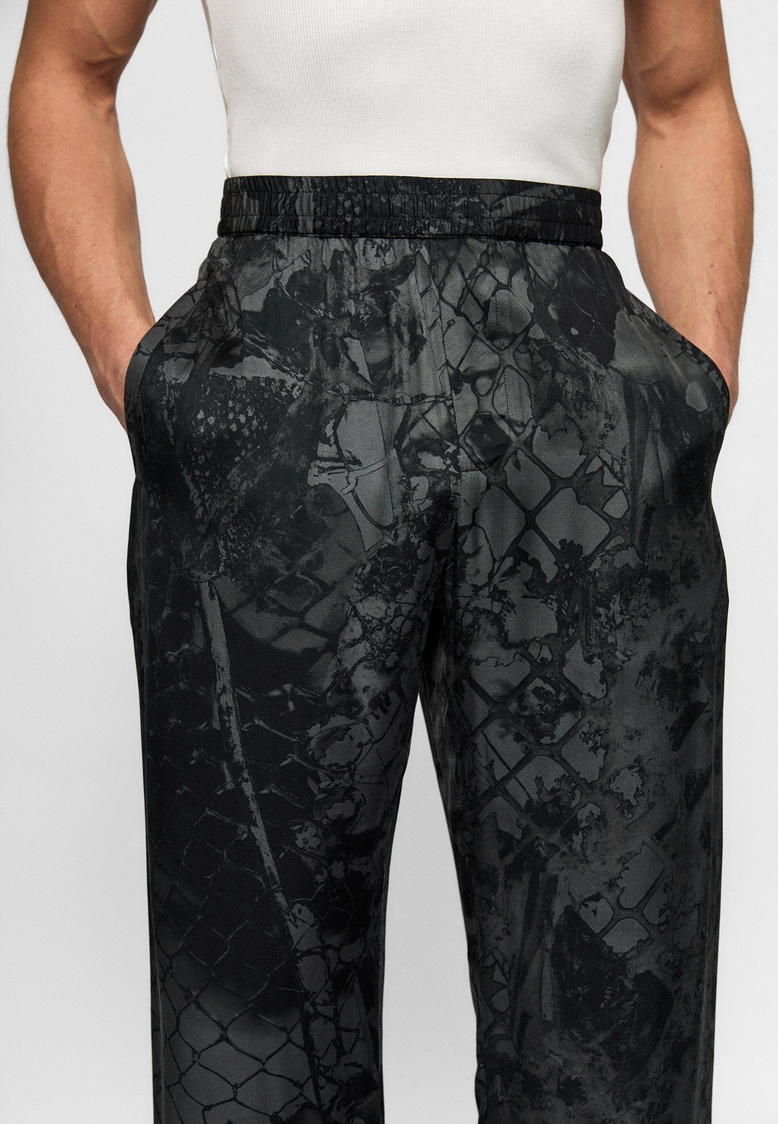 Мужские брюки Diesel (Дизель) A128570IMAG: изображение 4