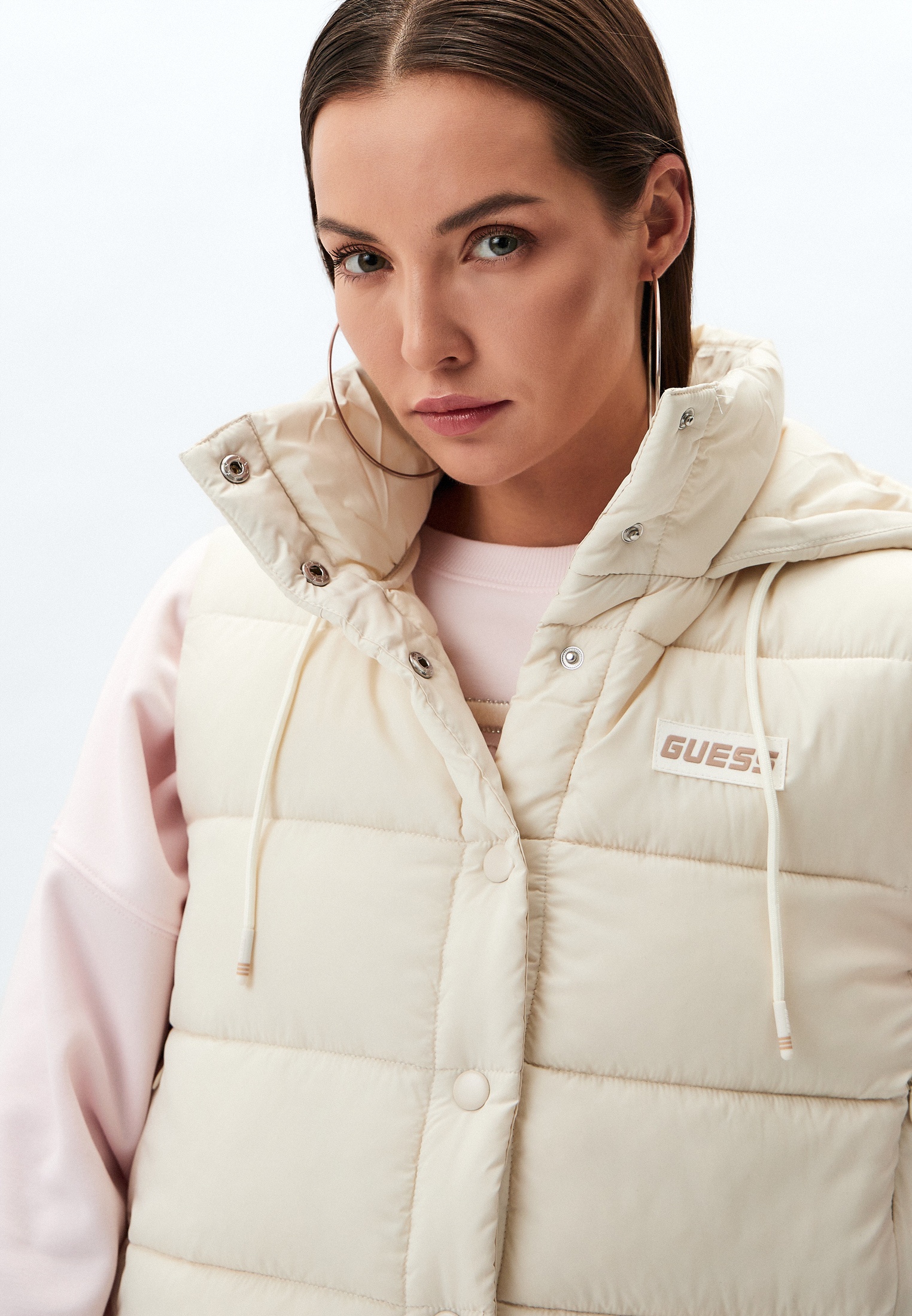 Жилет женский Guess (Гесс) V4RL02WFYE2 цвет бежевый купить за 10725 руб.