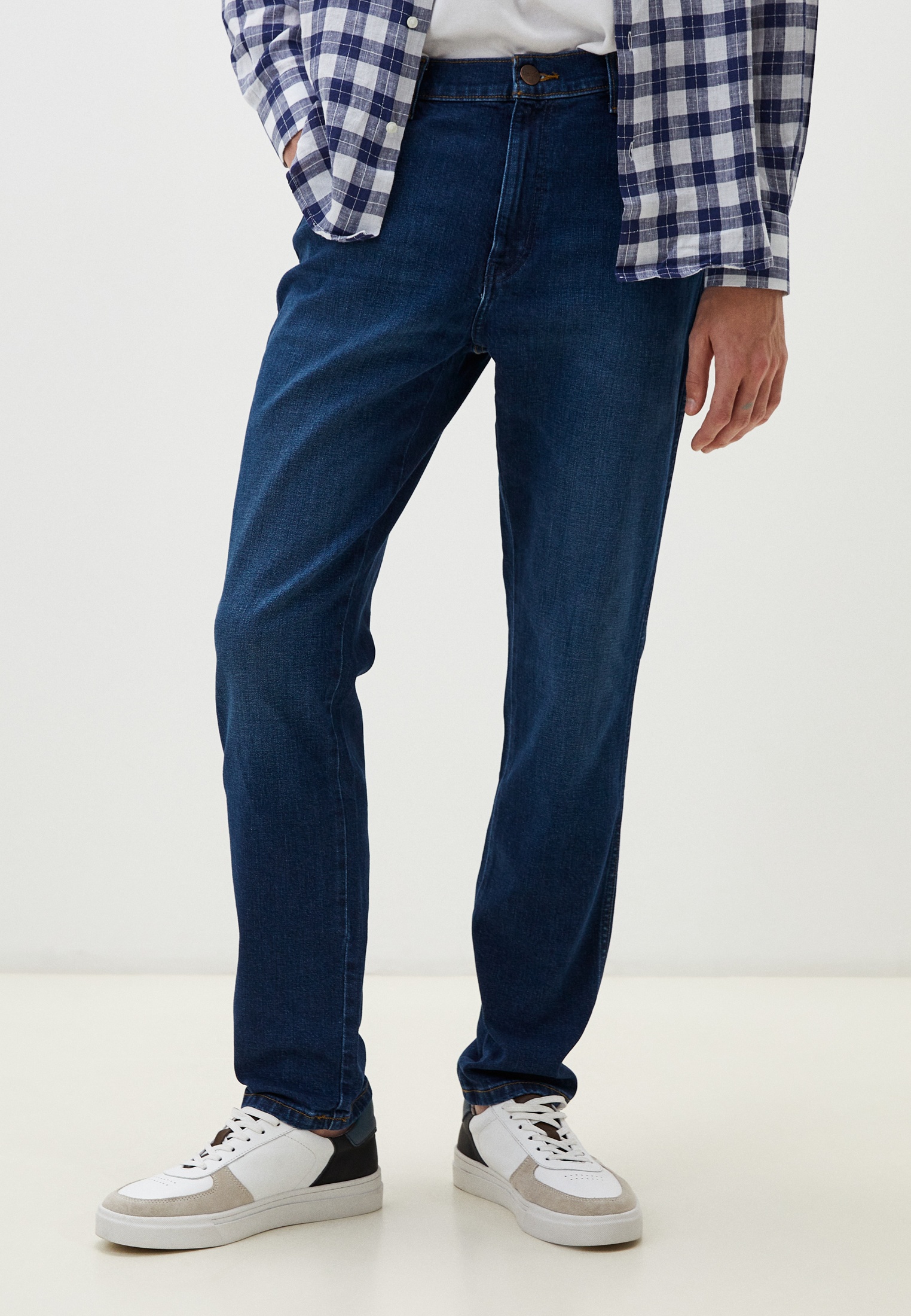 Зауженные джинсы мужские Wrangler (Вранглер) 112341404 купить за 5995 руб.