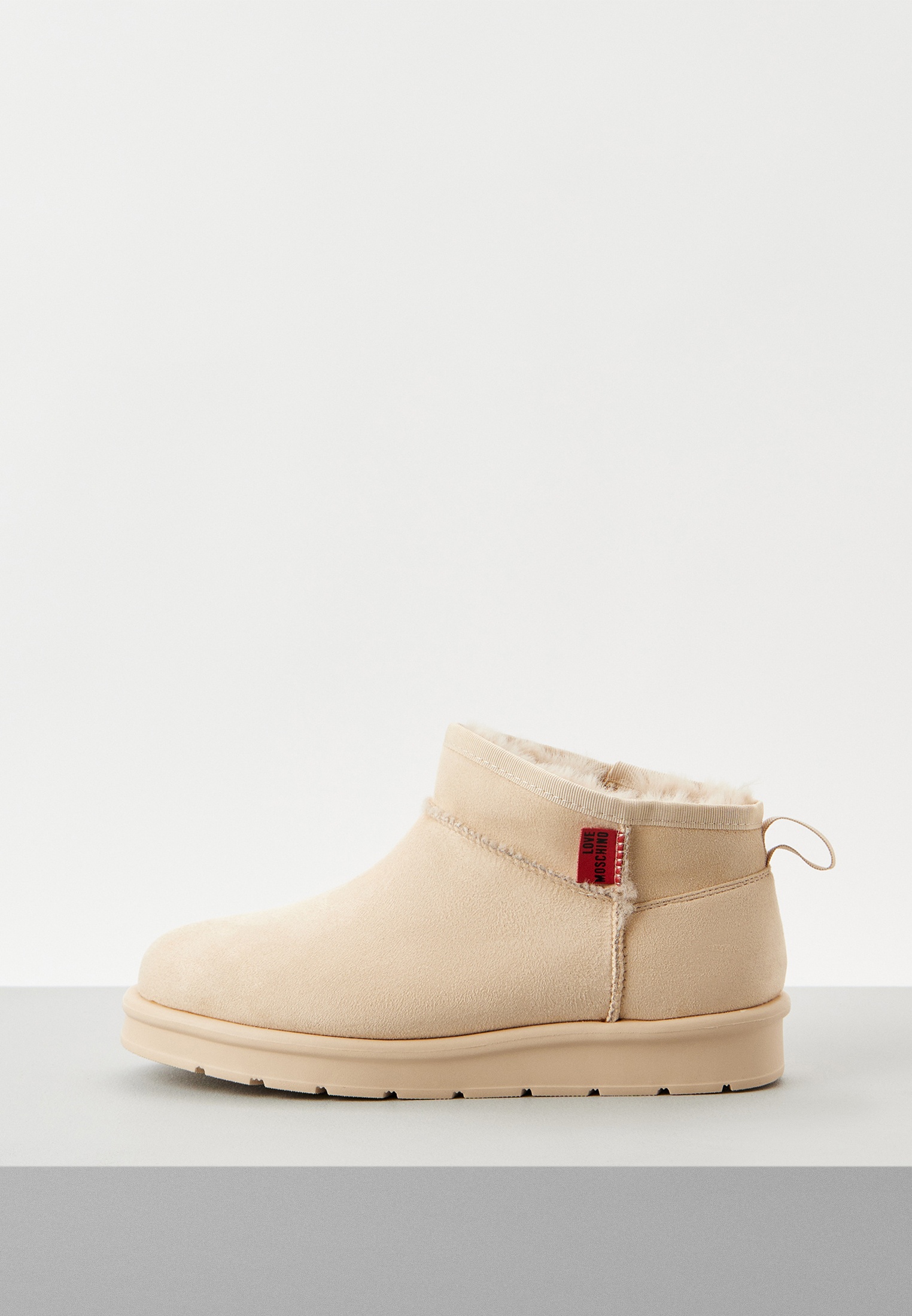 Moschino uggs deals
