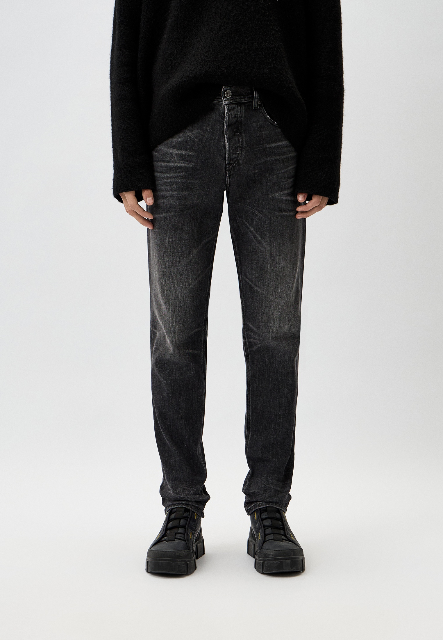 Мужские зауженные джинсы Diesel (Дизель) A1022909G23