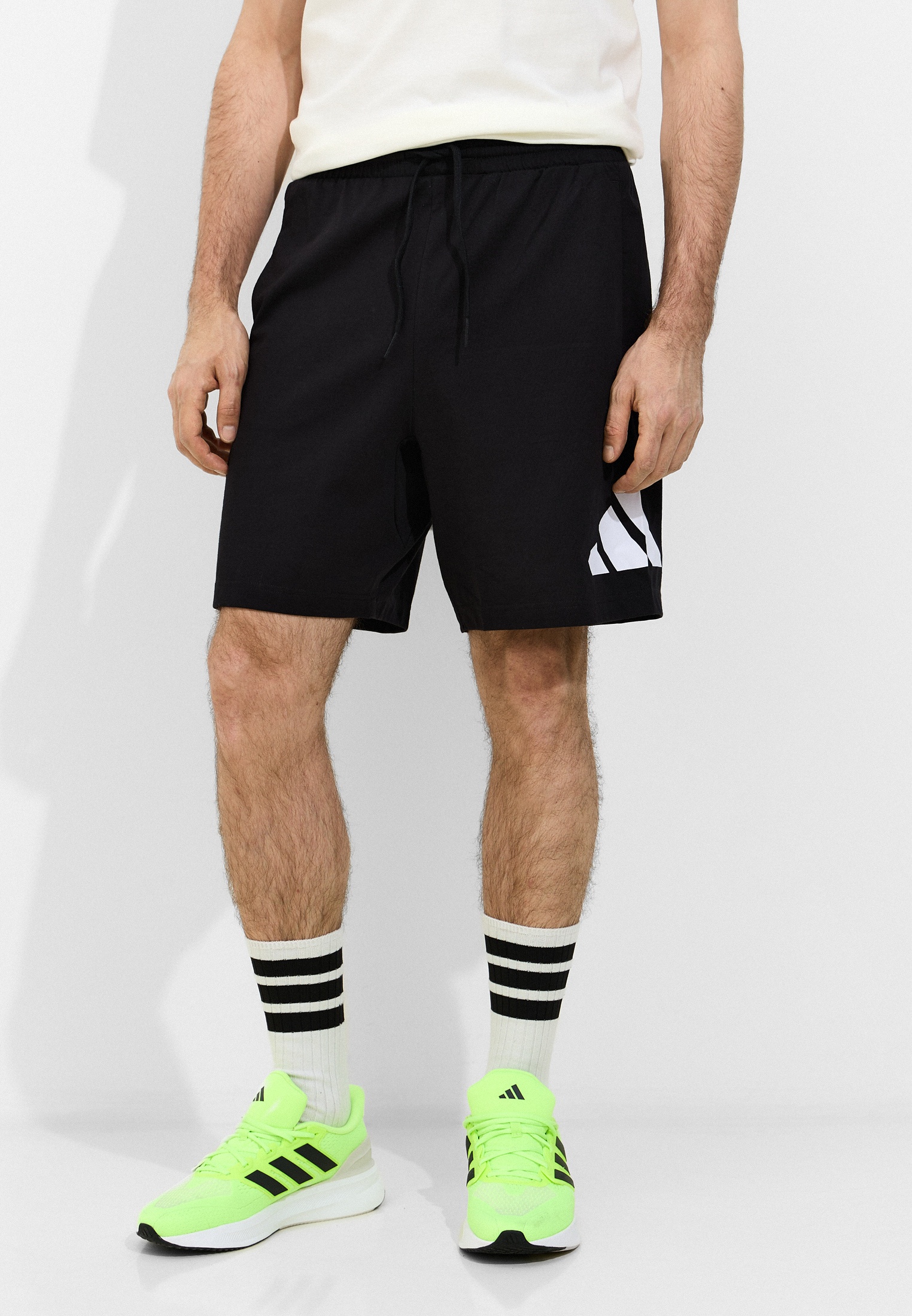 Мужские шорты Adidas (Адидас) IS6909